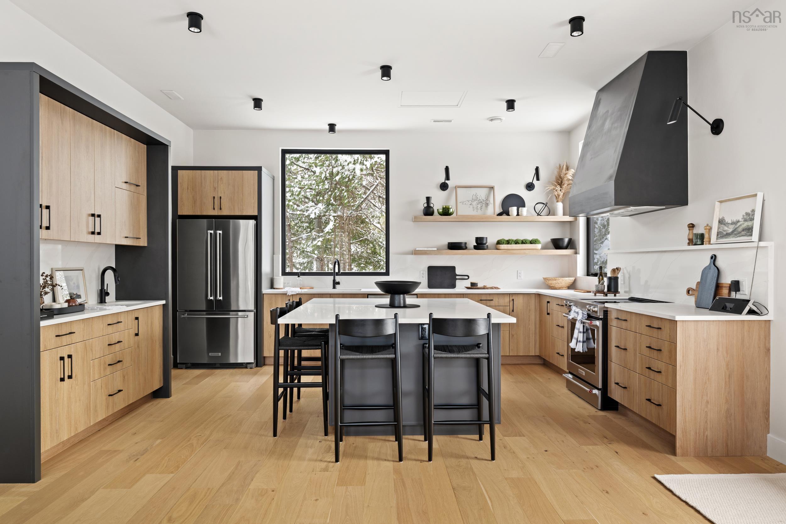 $995,000.00: 369 Meek Arm Trail, Mount Uniacke