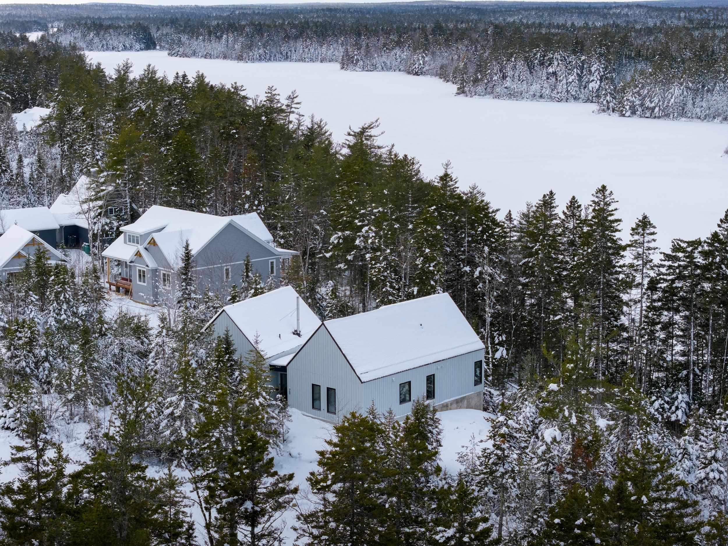 $995,000.00: 369 Meek Arm Trail, Mount Uniacke