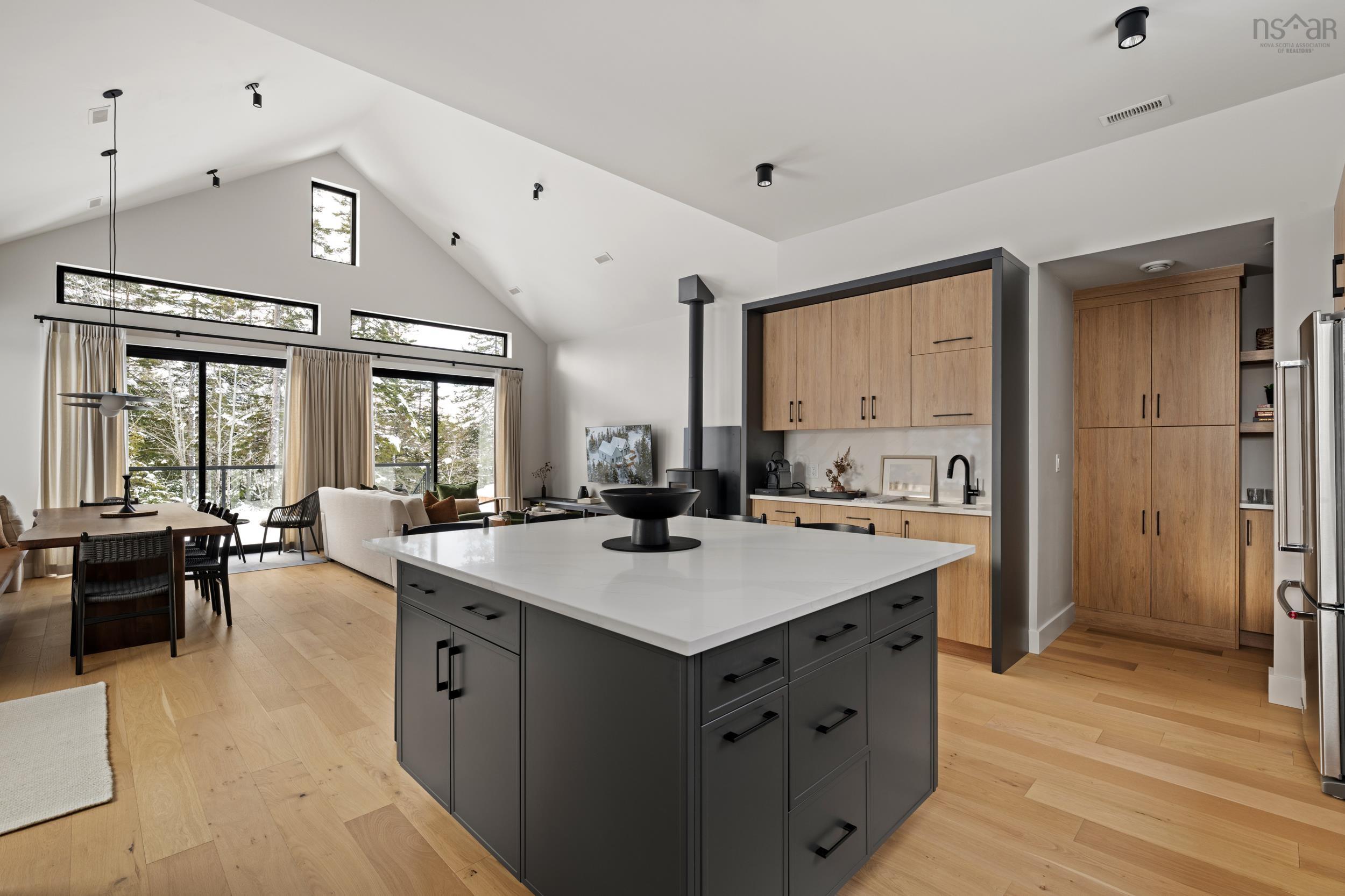 $995,000.00: 369 Meek Arm Trail, Mount Uniacke