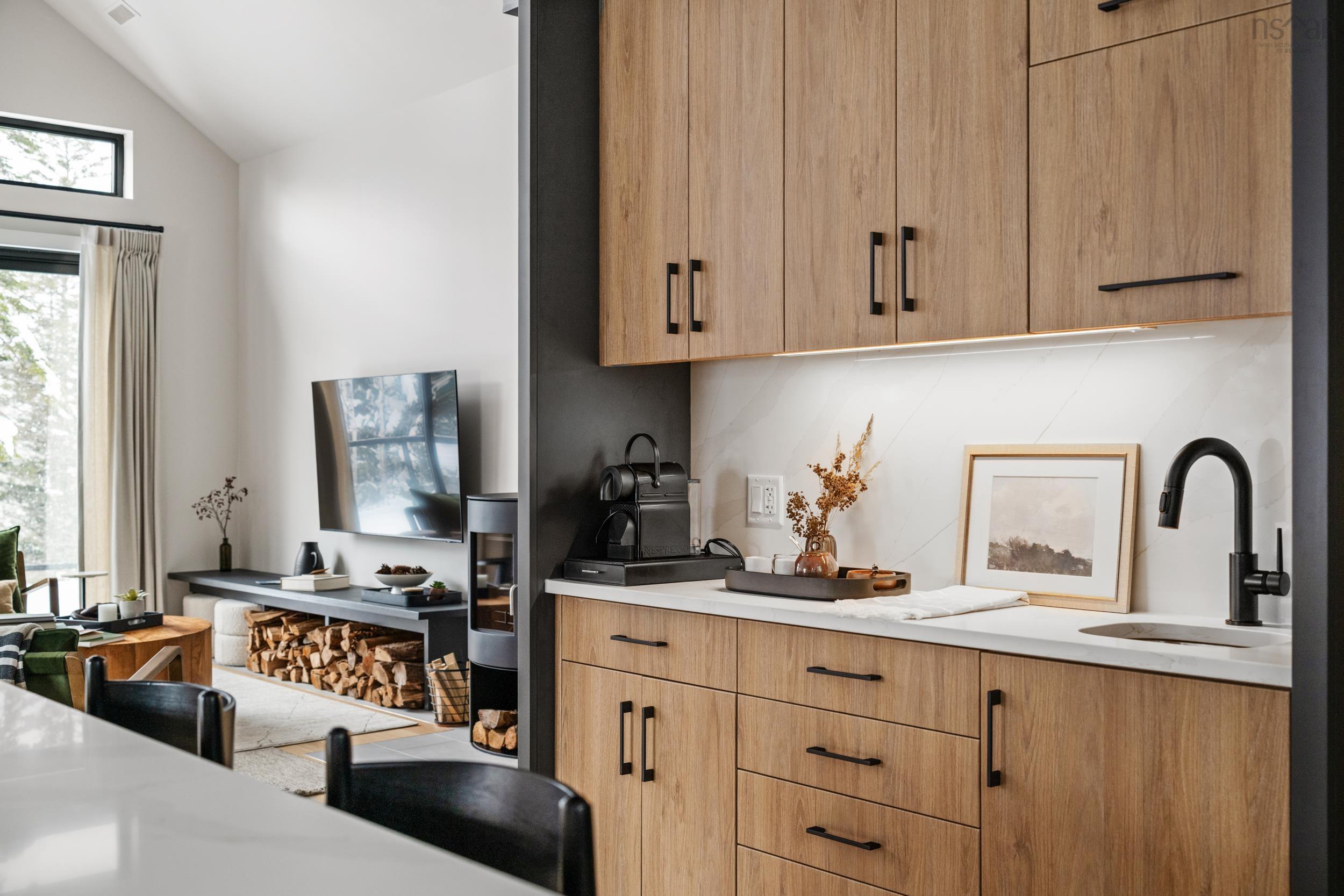 $995,000.00: 369 Meek Arm Trail, Mount Uniacke