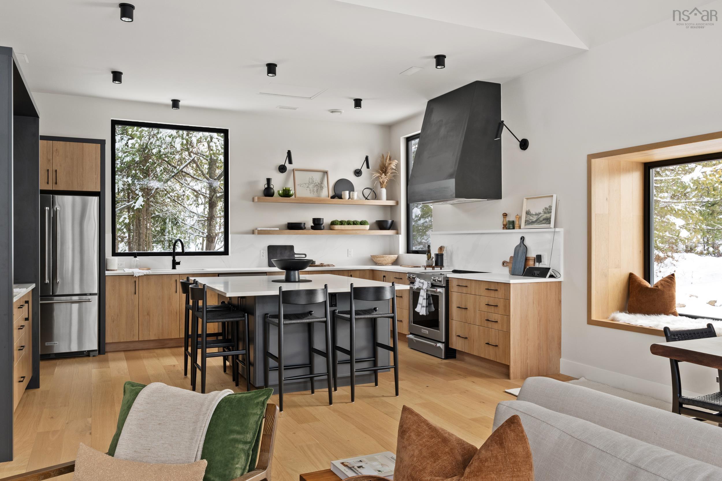 $995,000.00: 369 Meek Arm Trail, Mount Uniacke