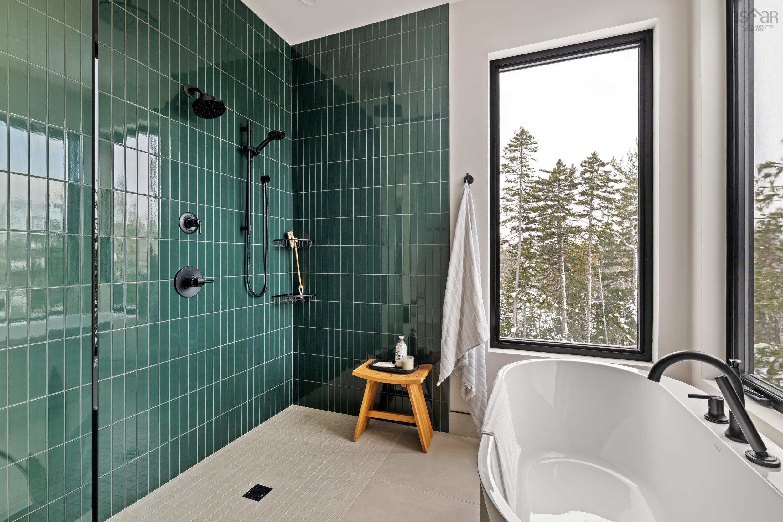 $995,000.00: 369 Meek Arm Trail, Mount Uniacke