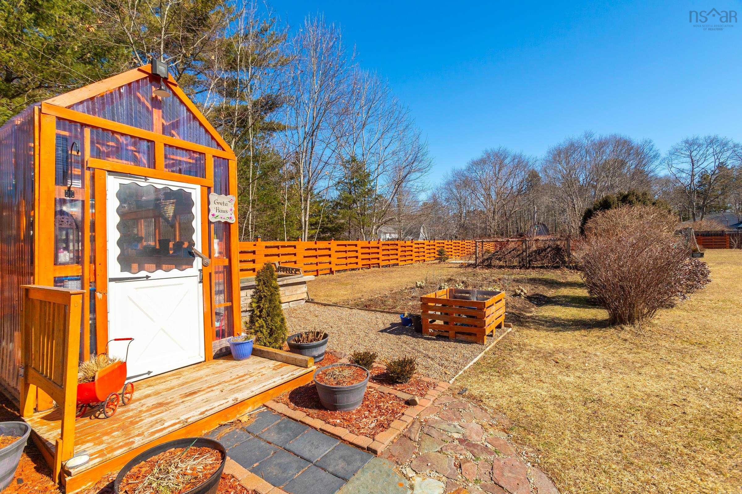 $532,990.00: 98 Poplar Drive, Meadowvale