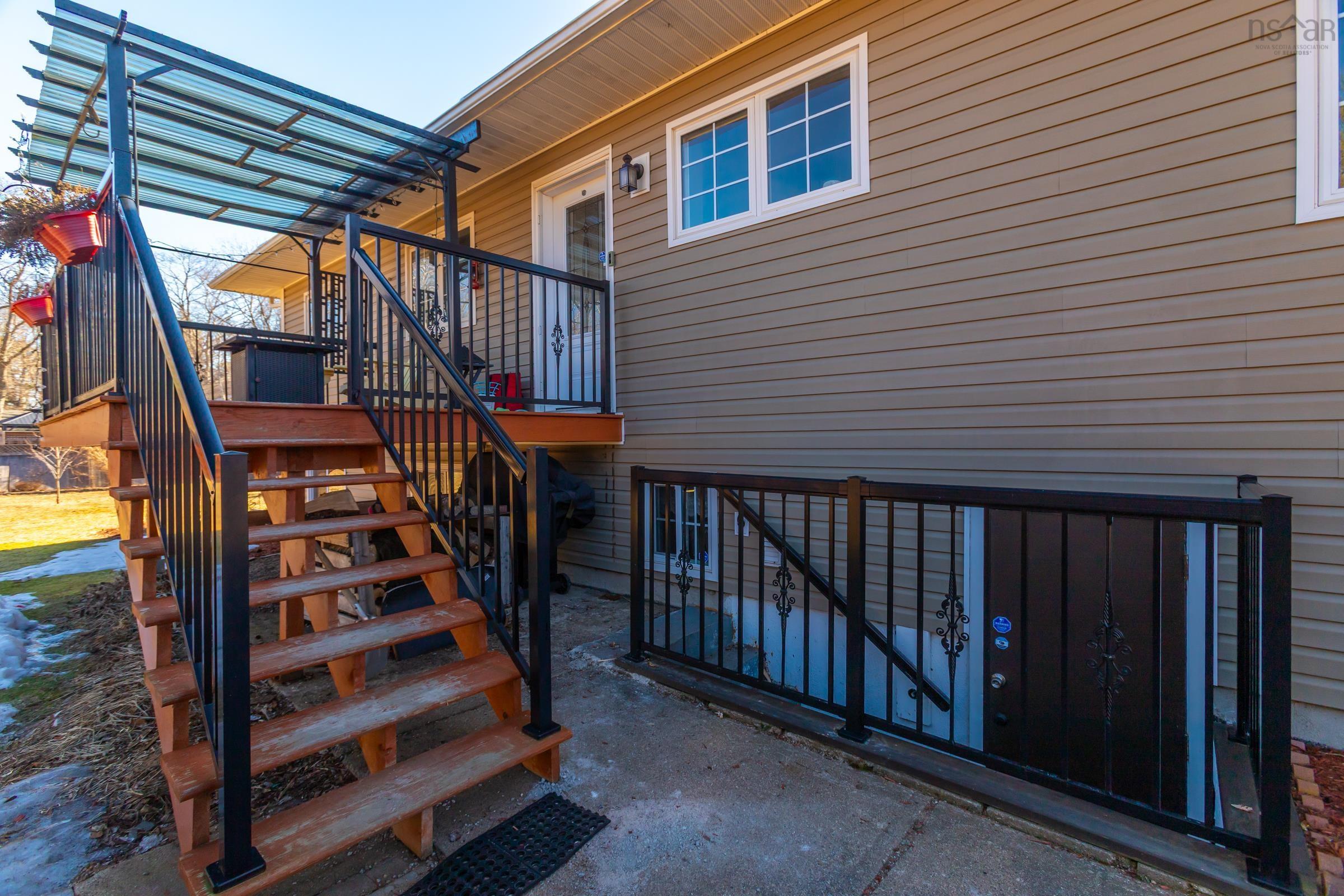 $532,990.00: 98 Poplar Drive, Meadowvale