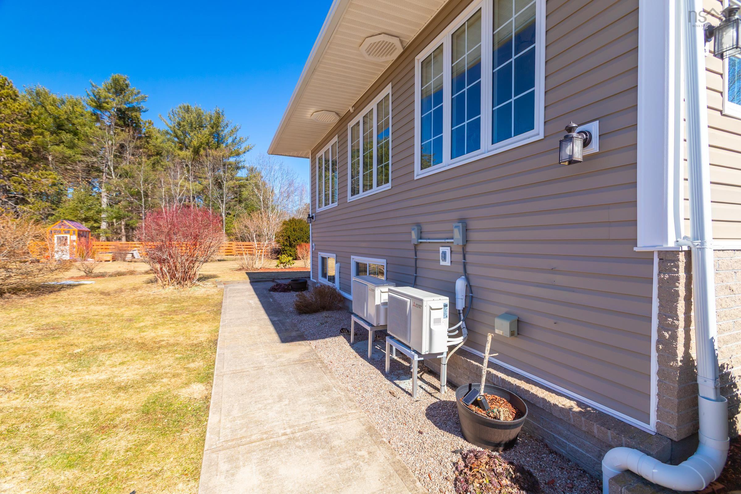 $532,990.00: 98 Poplar Drive, Meadowvale