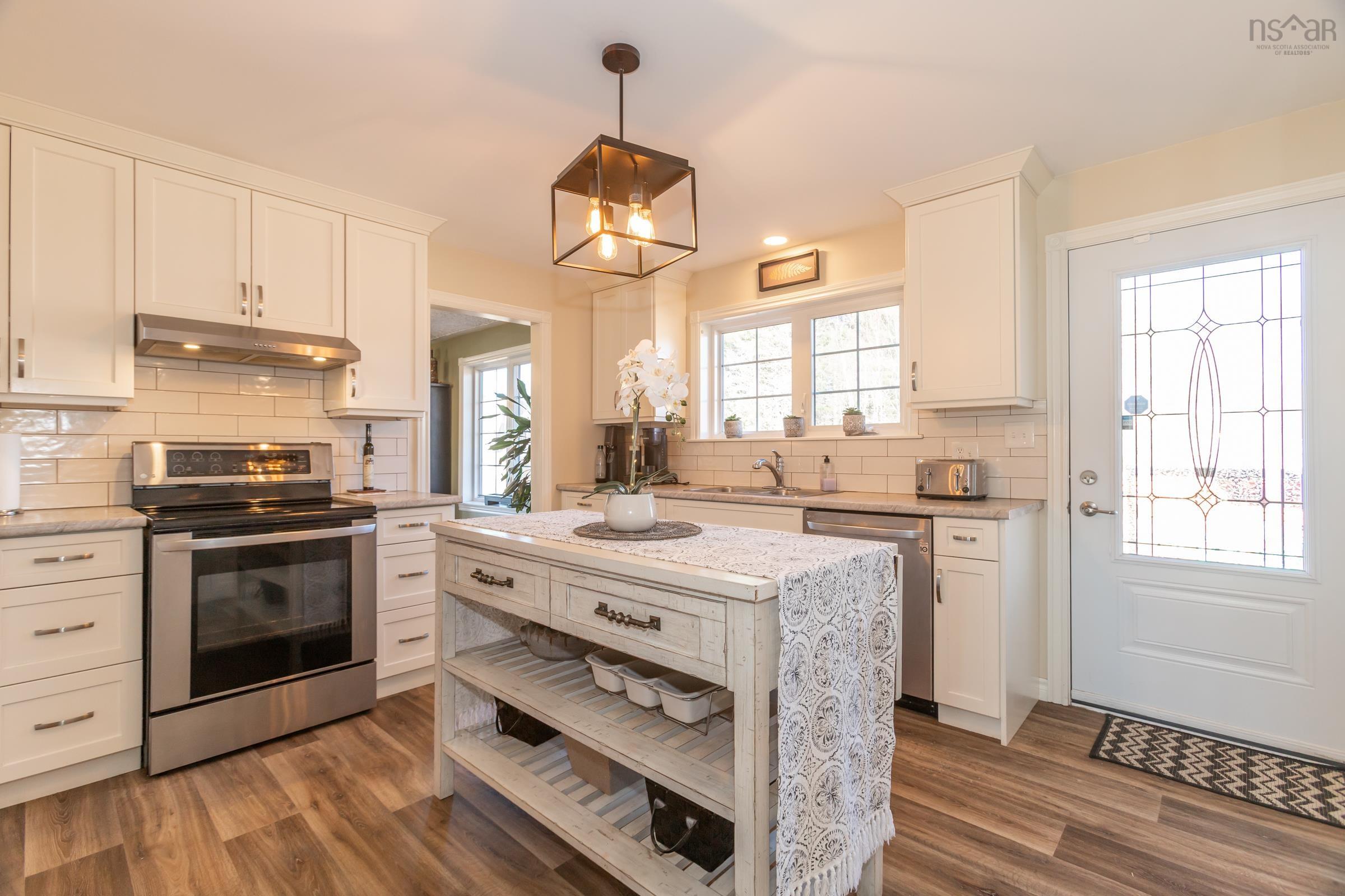 $532,990.00: 98 Poplar Drive, Meadowvale