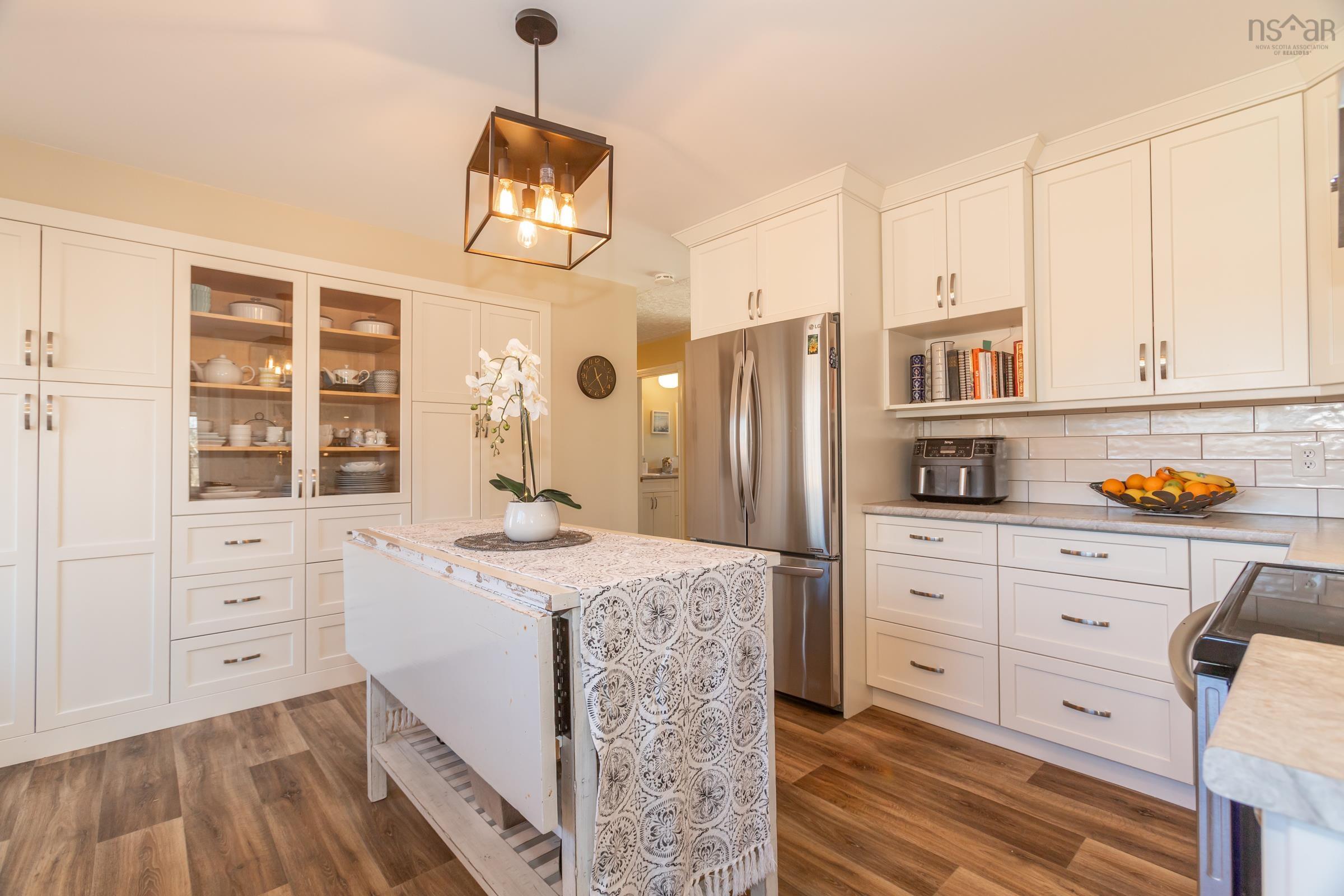 $532,990.00: 98 Poplar Drive, Meadowvale