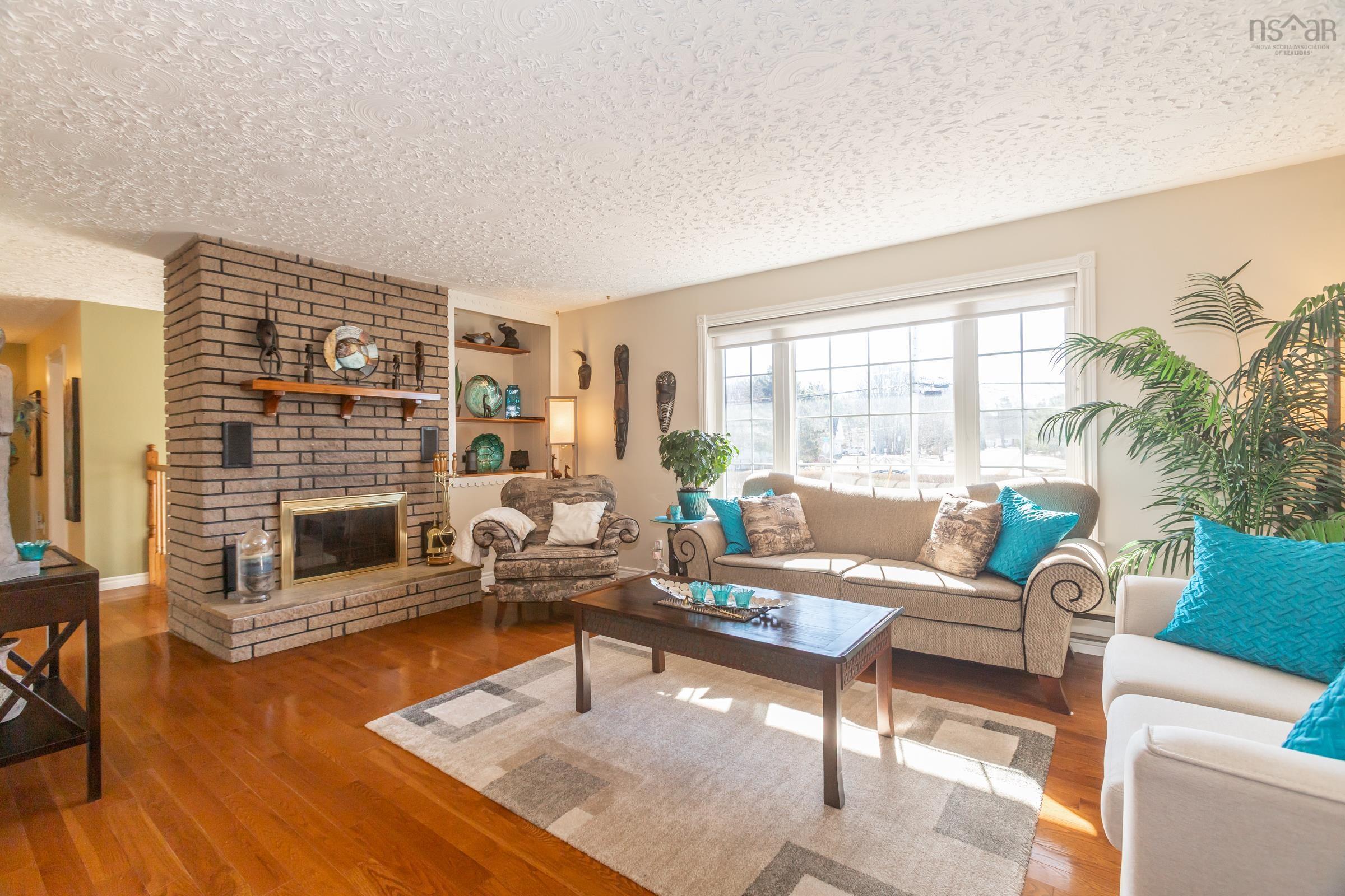 $532,990.00: 98 Poplar Drive, Meadowvale