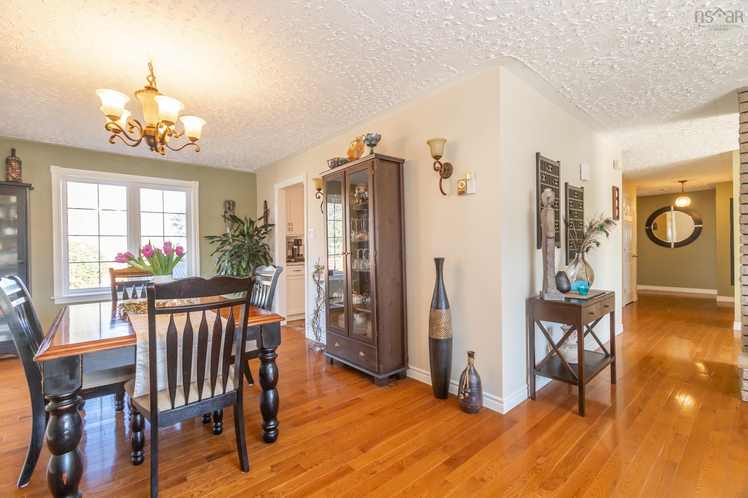 $532,990.00: 98 Poplar Drive, Meadowvale