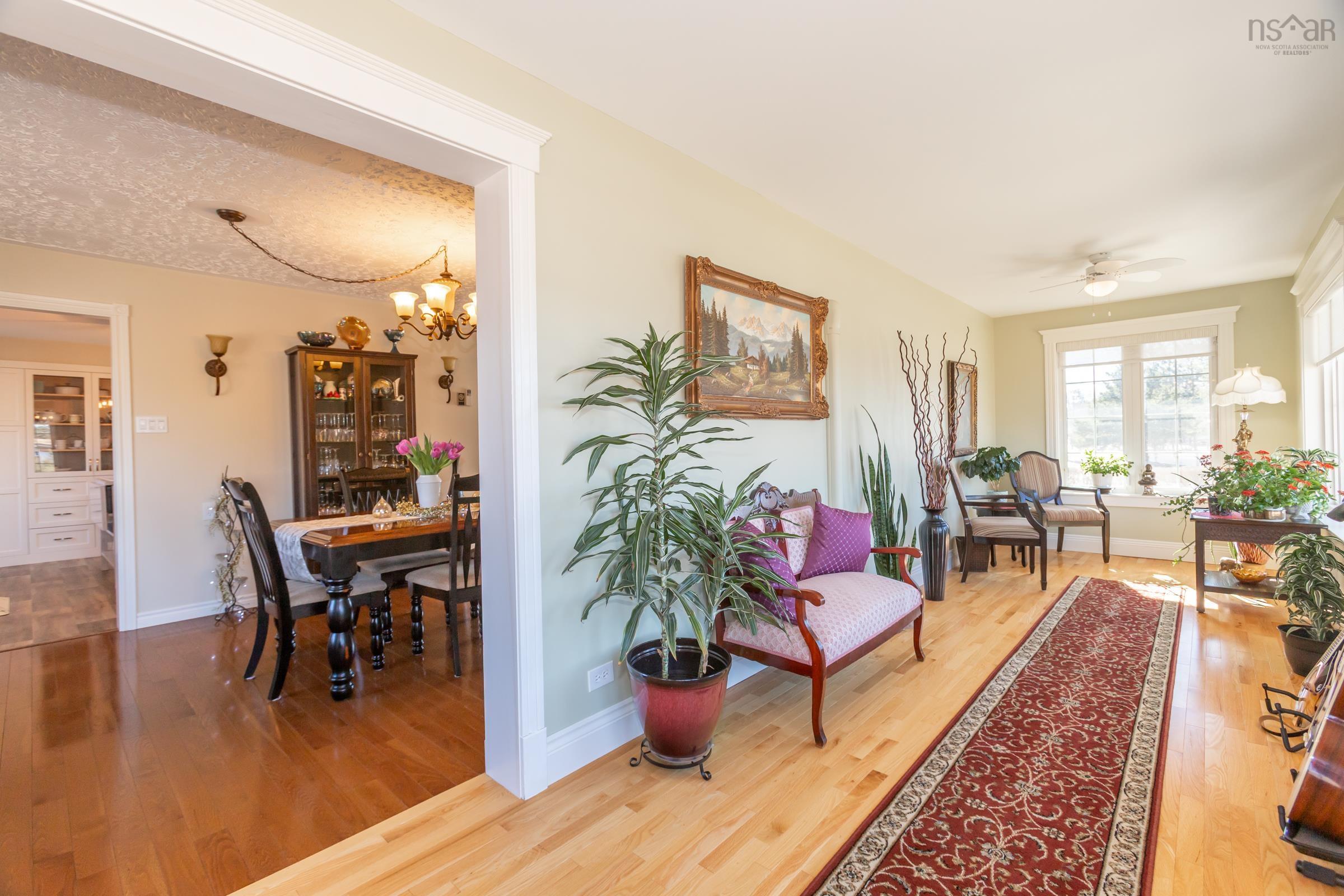 $532,990.00: 98 Poplar Drive, Meadowvale