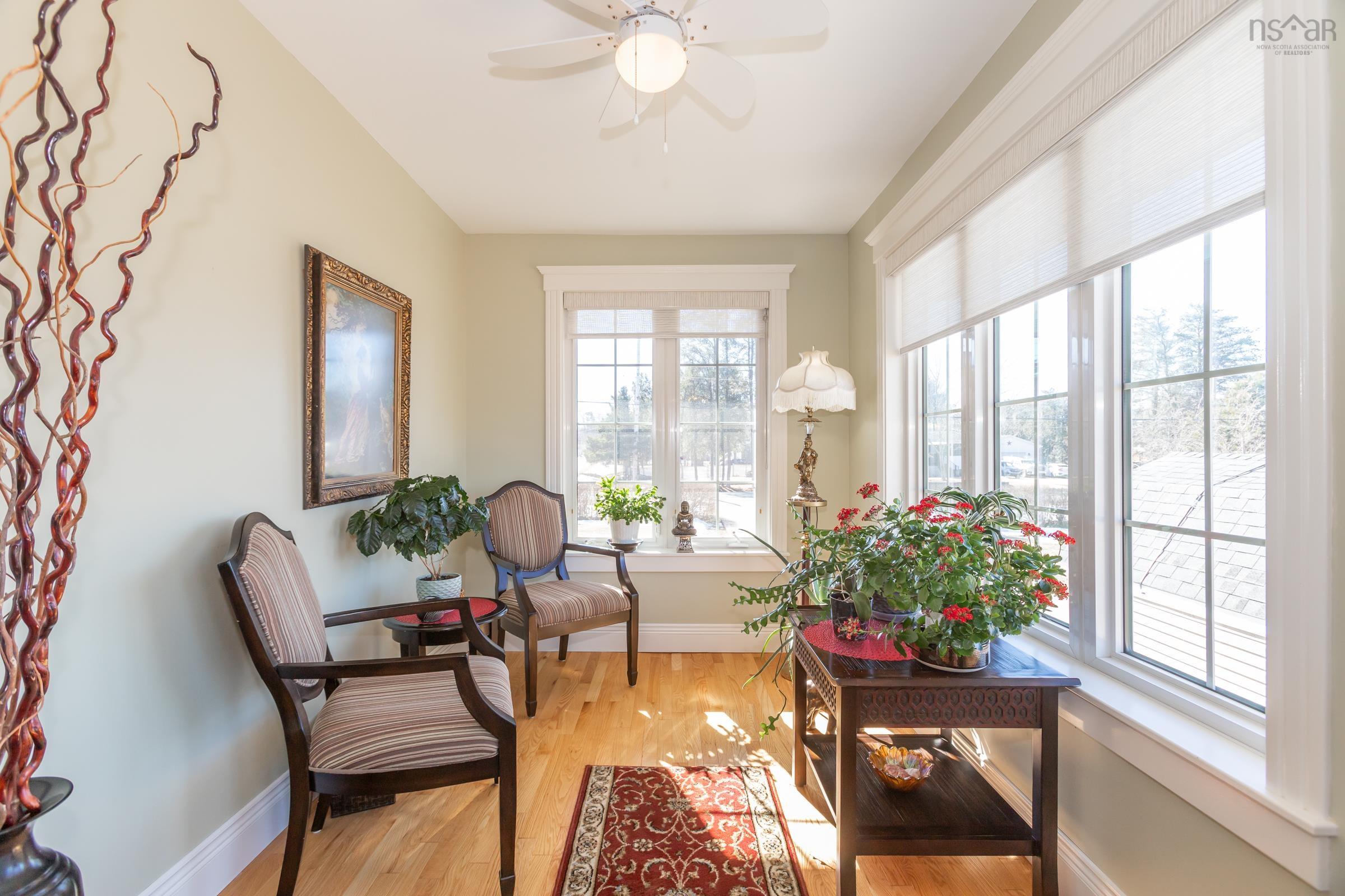 $532,990.00: 98 Poplar Drive, Meadowvale