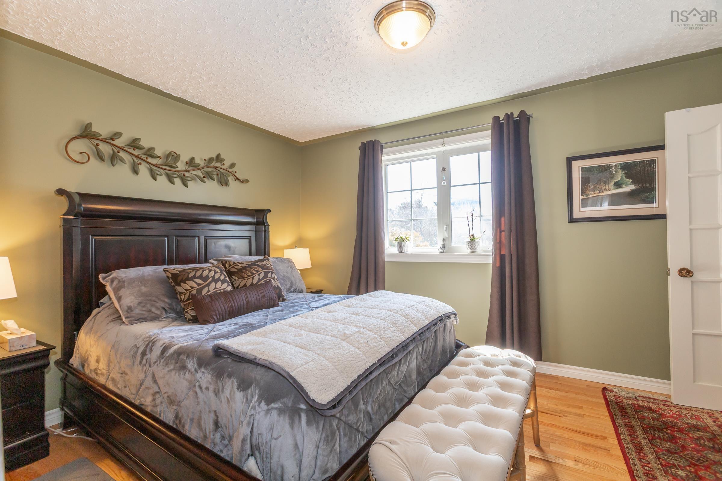 $532,990.00: 98 Poplar Drive, Meadowvale