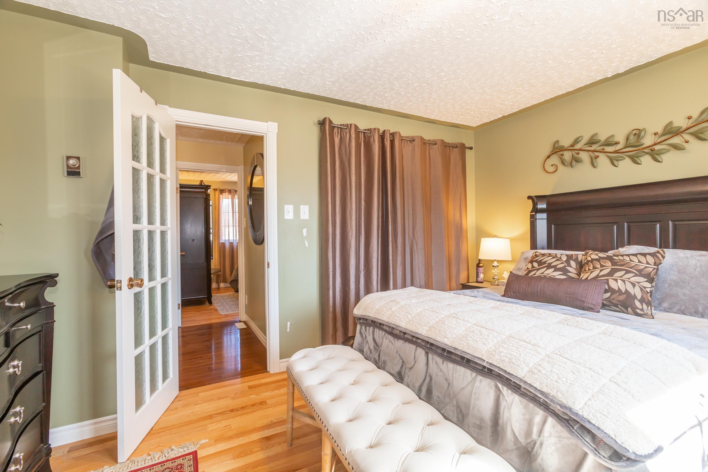 $532,990.00: 98 Poplar Drive, Meadowvale