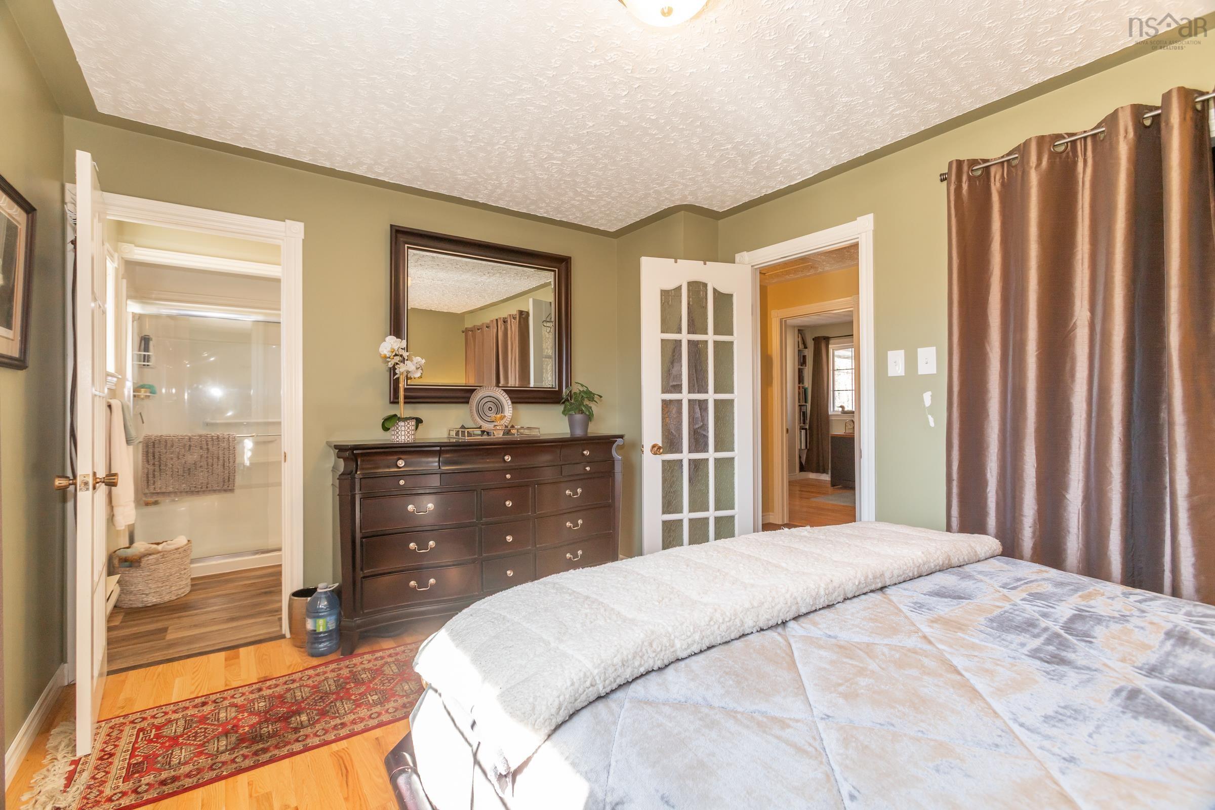 $532,990.00: 98 Poplar Drive, Meadowvale