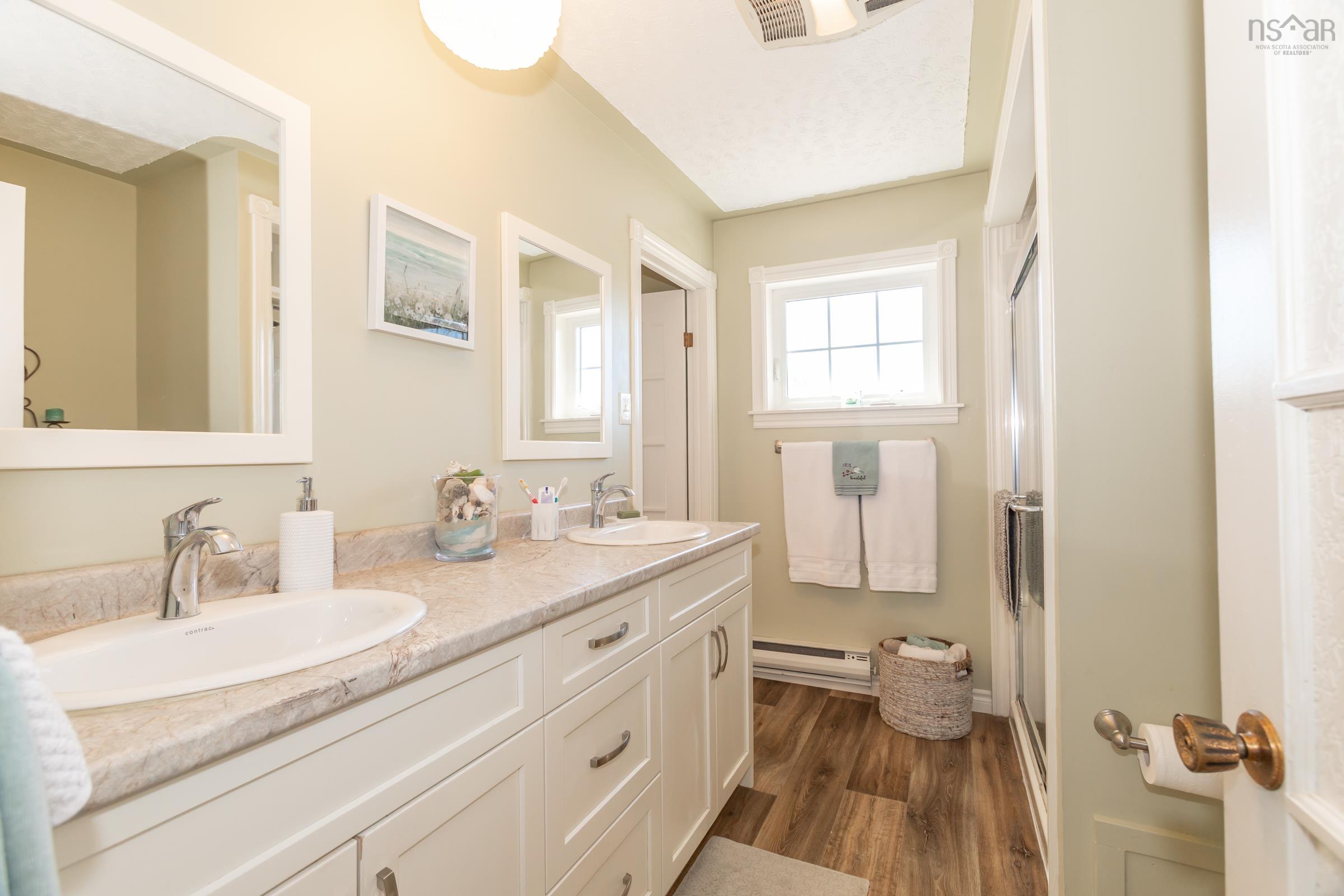 $532,990.00: 98 Poplar Drive, Meadowvale