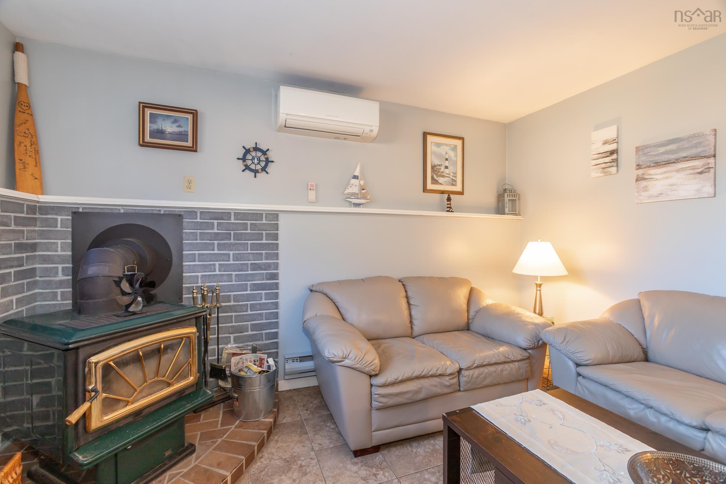 $532,990.00: 98 Poplar Drive, Meadowvale