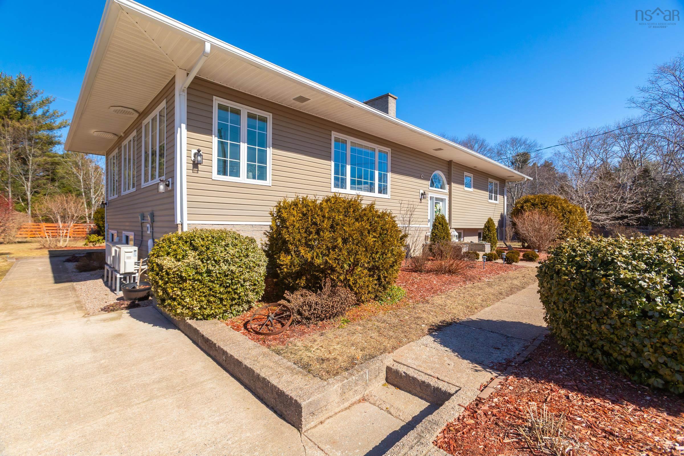 $532,990.00: 98 Poplar Drive, Meadowvale