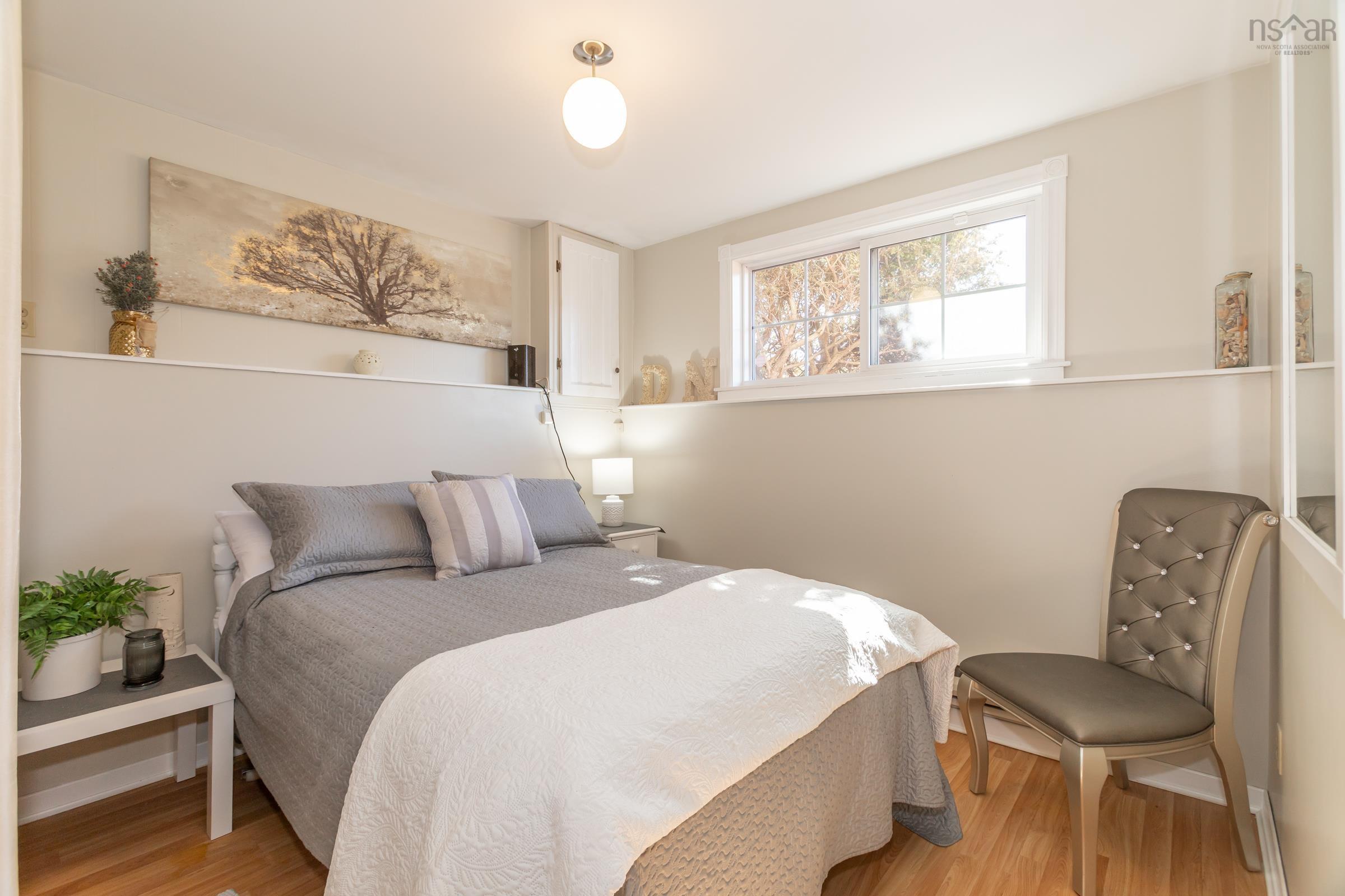 $532,990.00: 98 Poplar Drive, Meadowvale