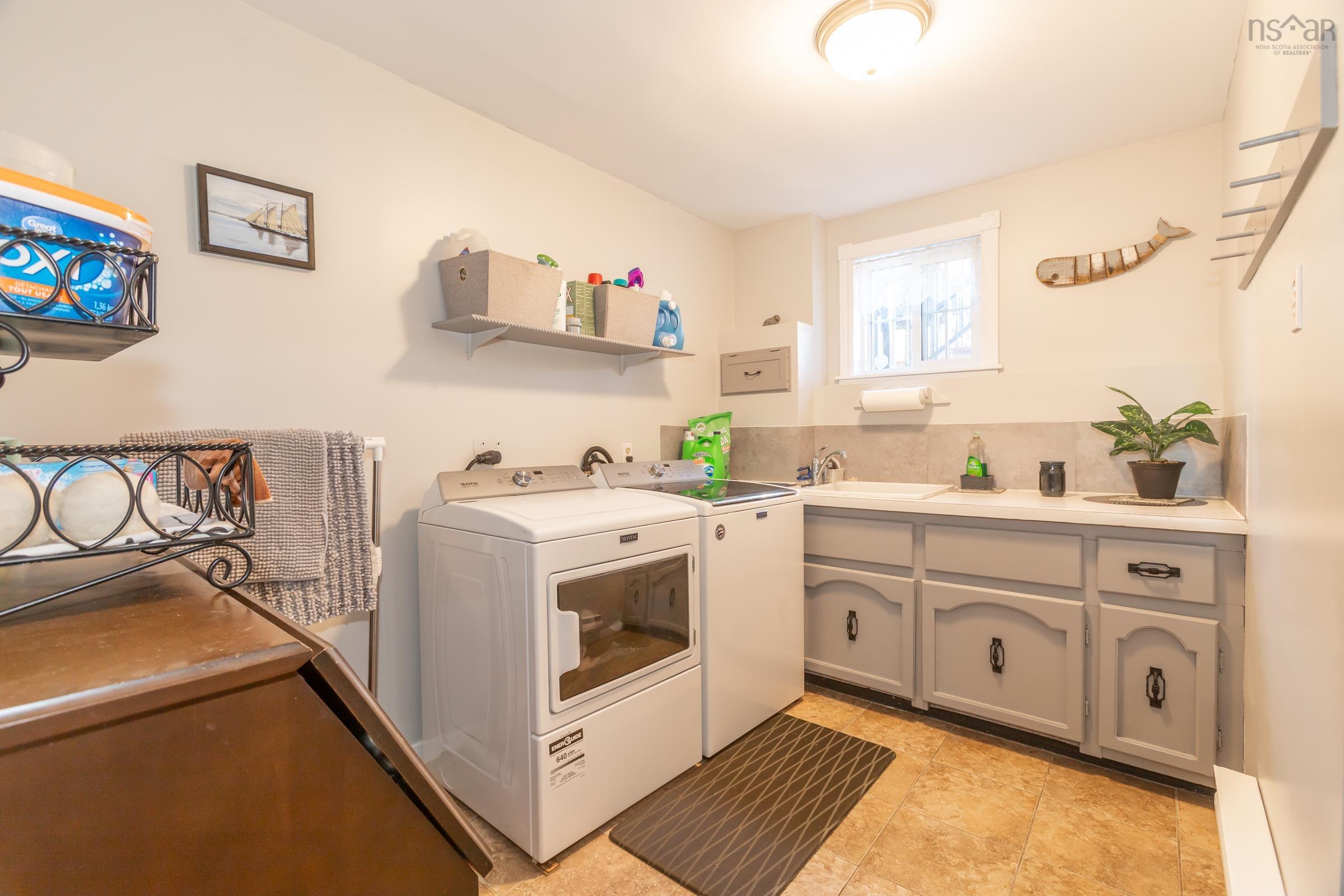 $532,990.00: 98 Poplar Drive, Meadowvale