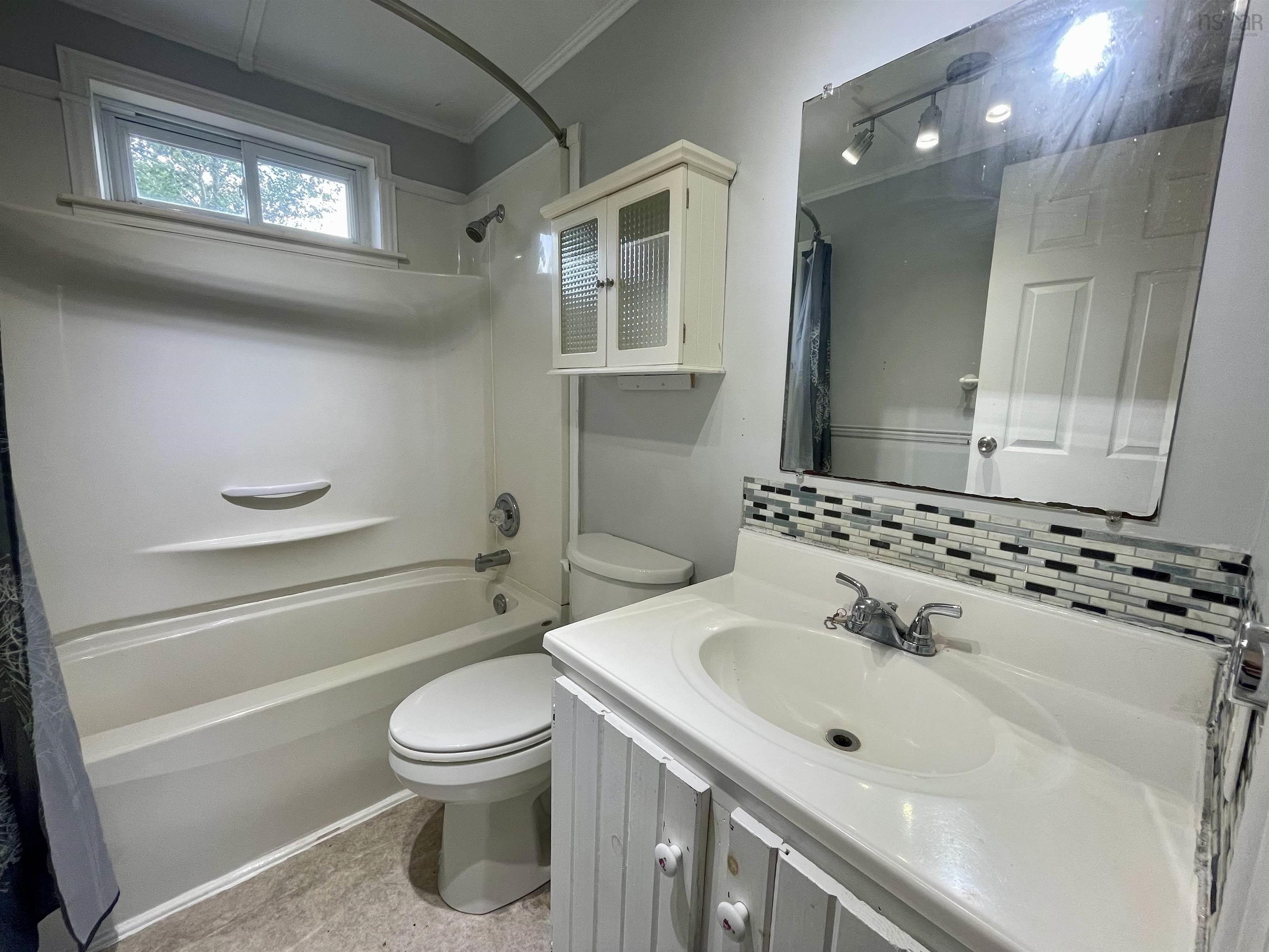 $159,900.00: 44 Chapel Street, Springhill