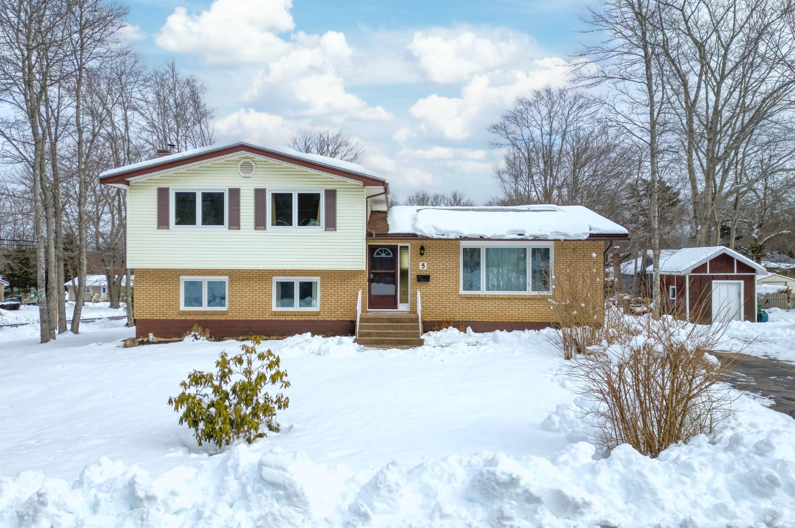 $499,900.00: 5 Alpine Drive, Bridgewater