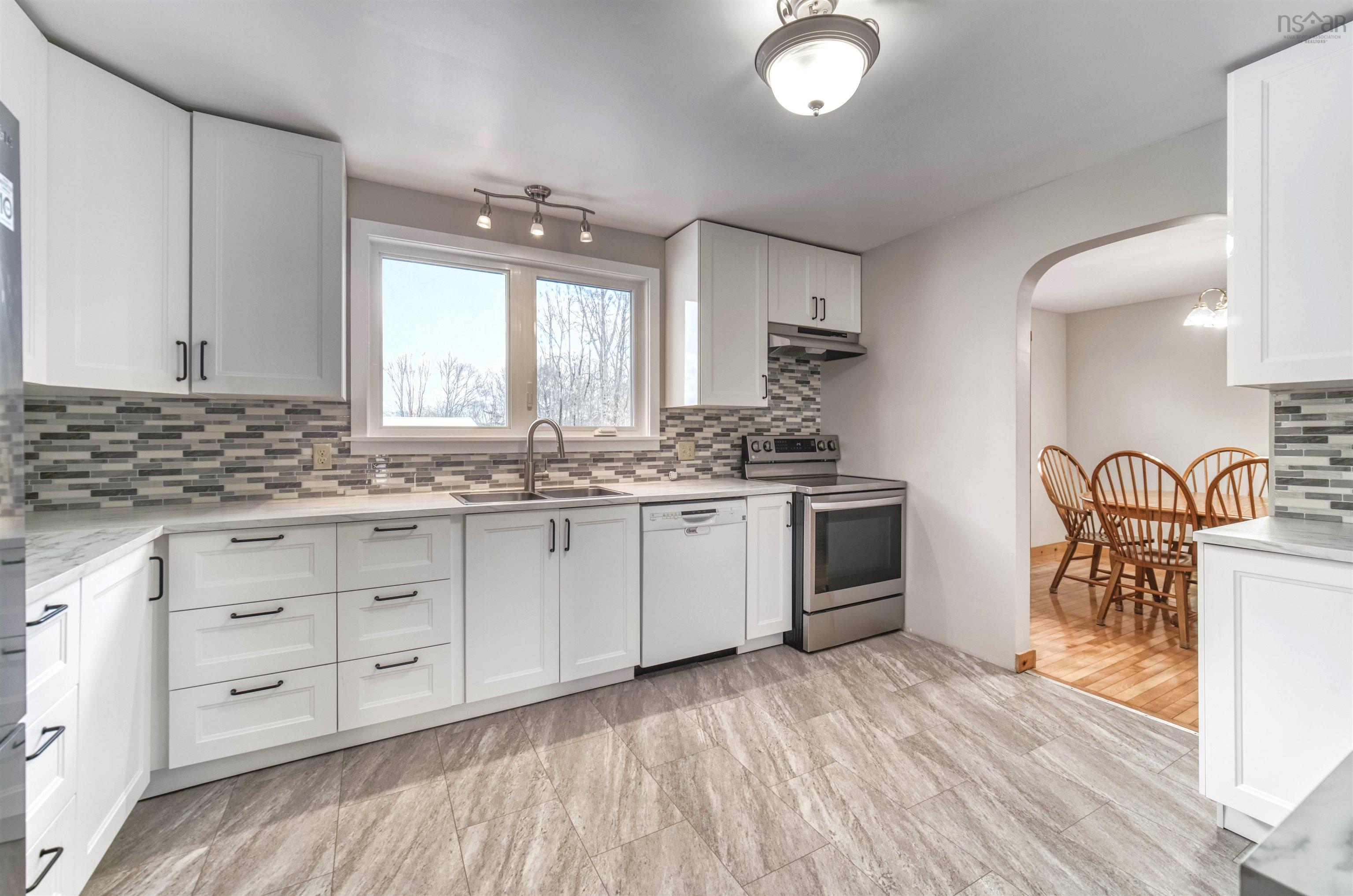 $499,900.00: 5 Alpine Drive, Bridgewater