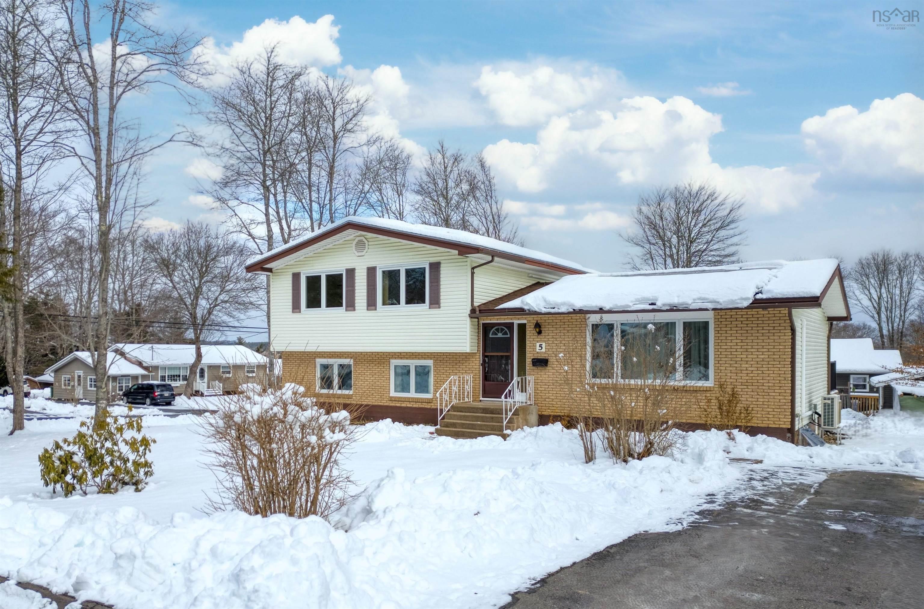 $499,900.00: 5 Alpine Drive, Bridgewater