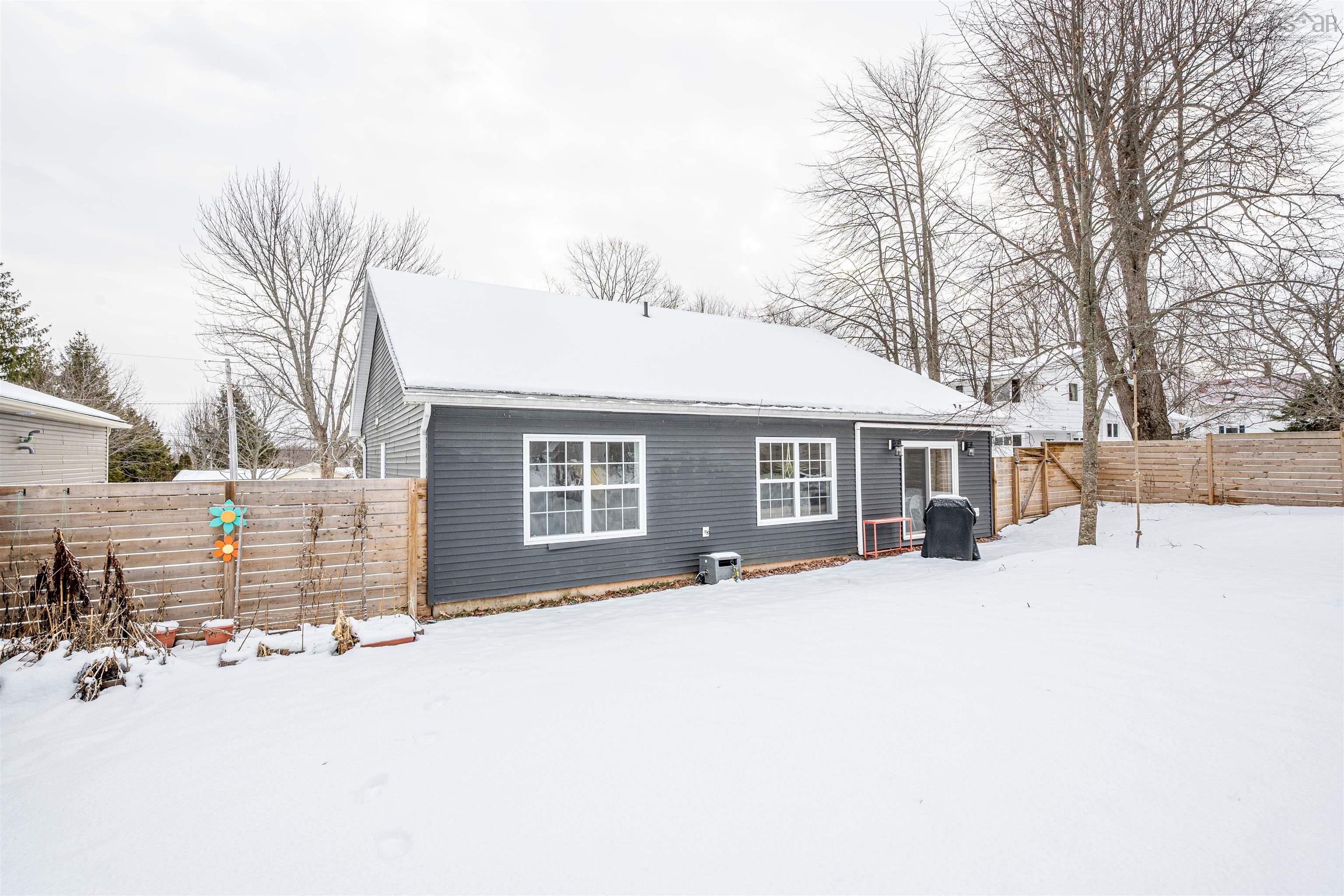 $599,900.00: 82 Town Road, Falmouth