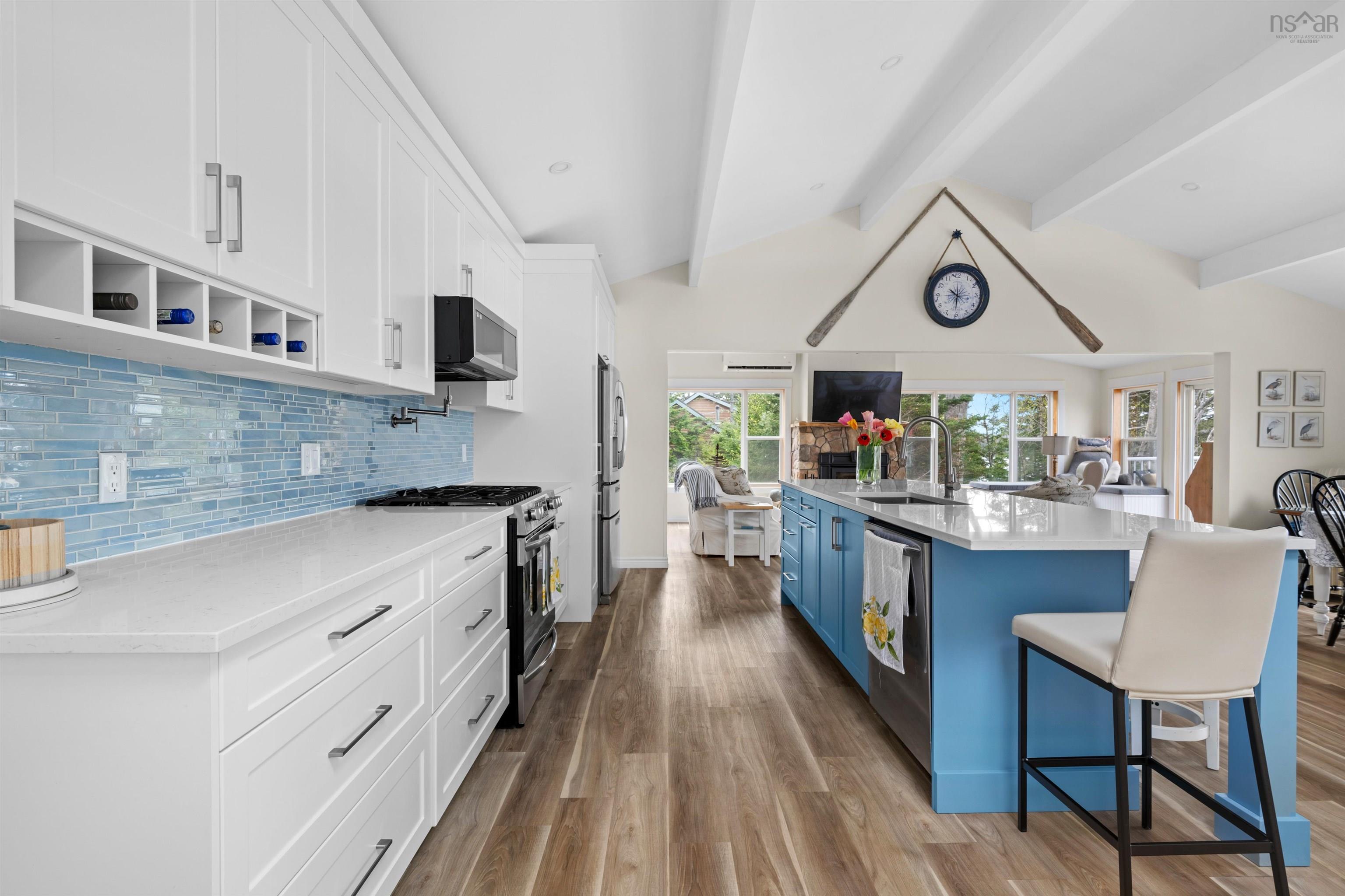 $925,000.00: 42 Goldfinch Lane, Heckmans Island