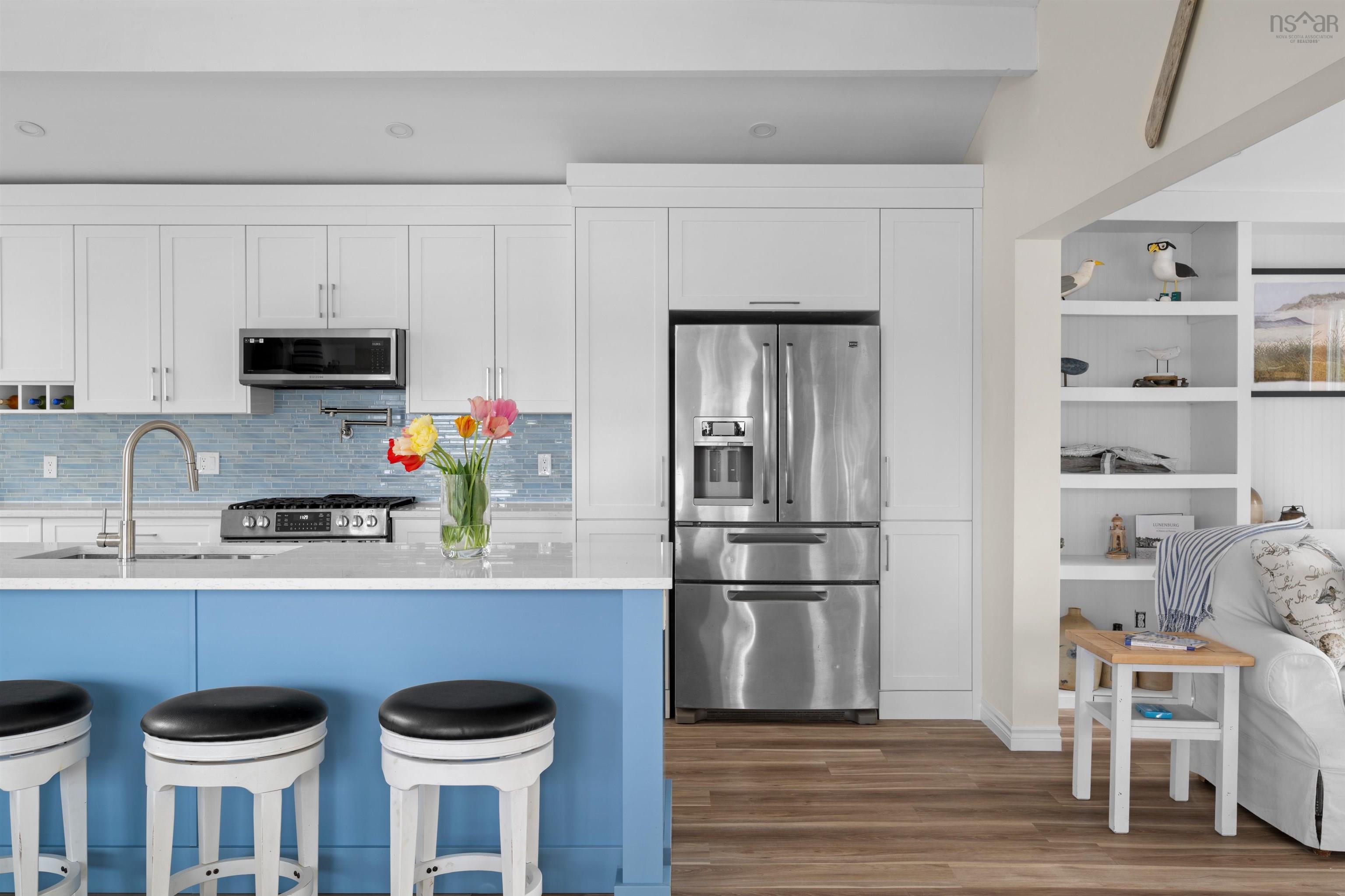 $925,000.00: 42 Goldfinch Lane, Heckmans Island