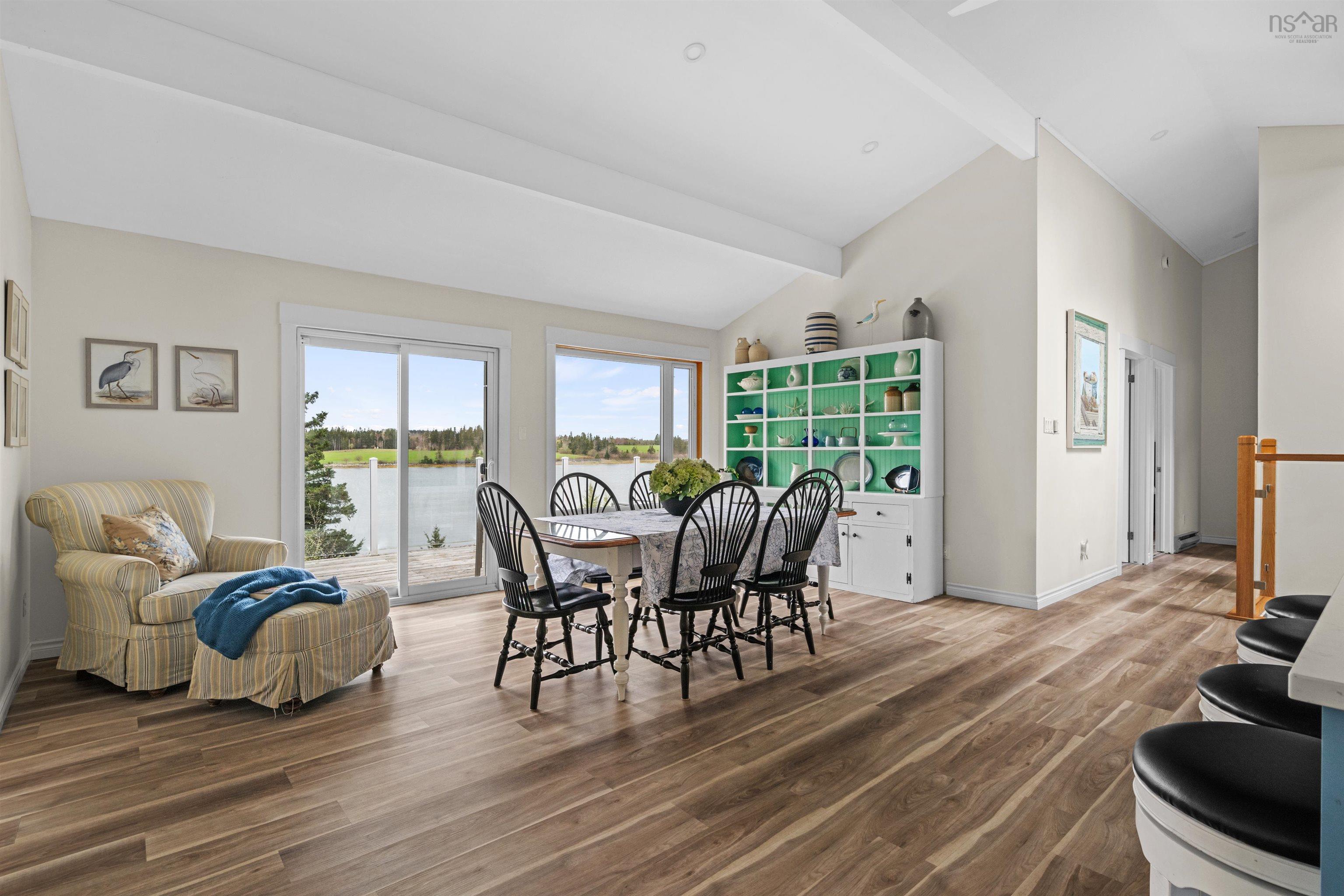 $925,000.00: 42 Goldfinch Lane, Heckmans Island