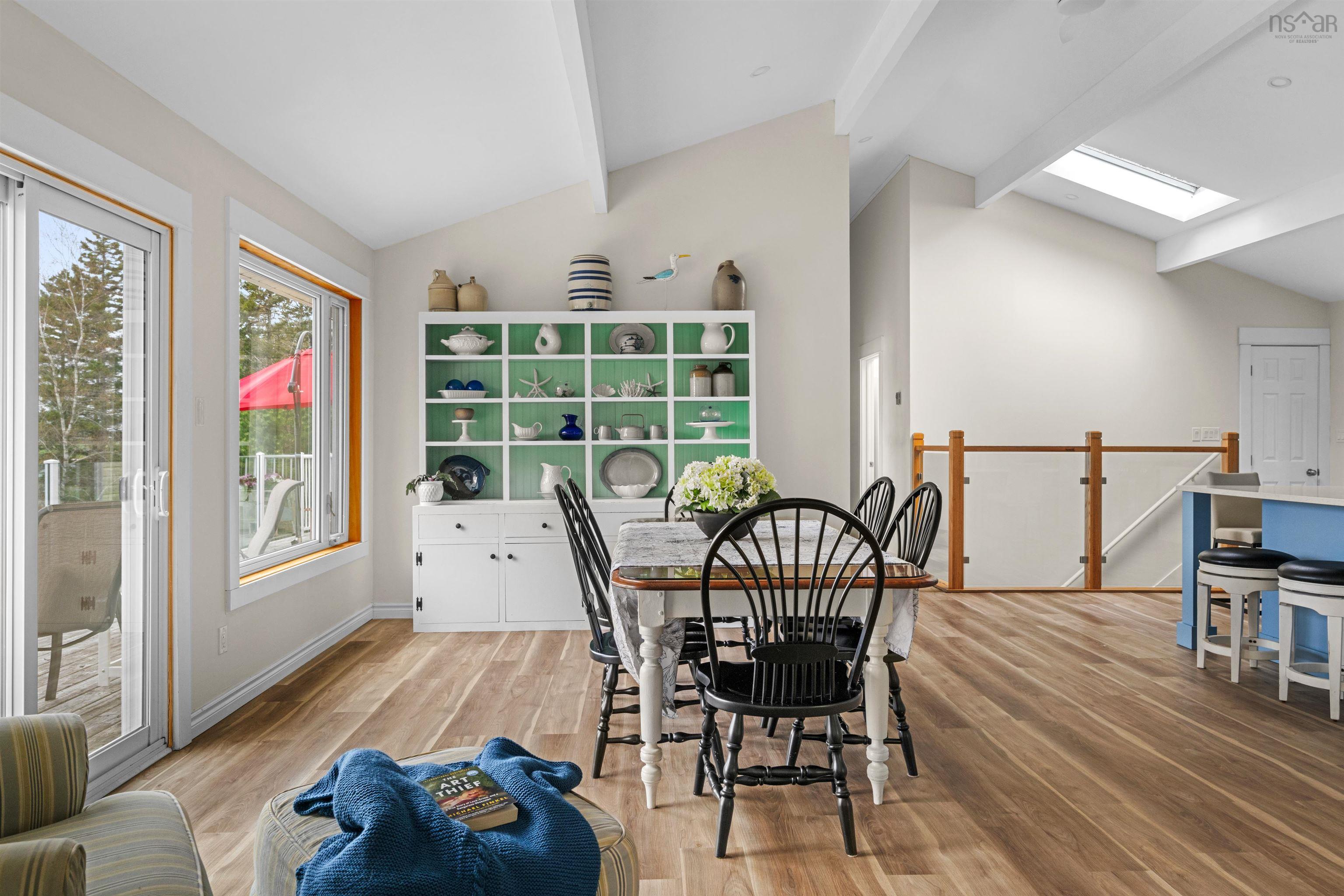 $925,000.00: 42 Goldfinch Lane, Heckmans Island