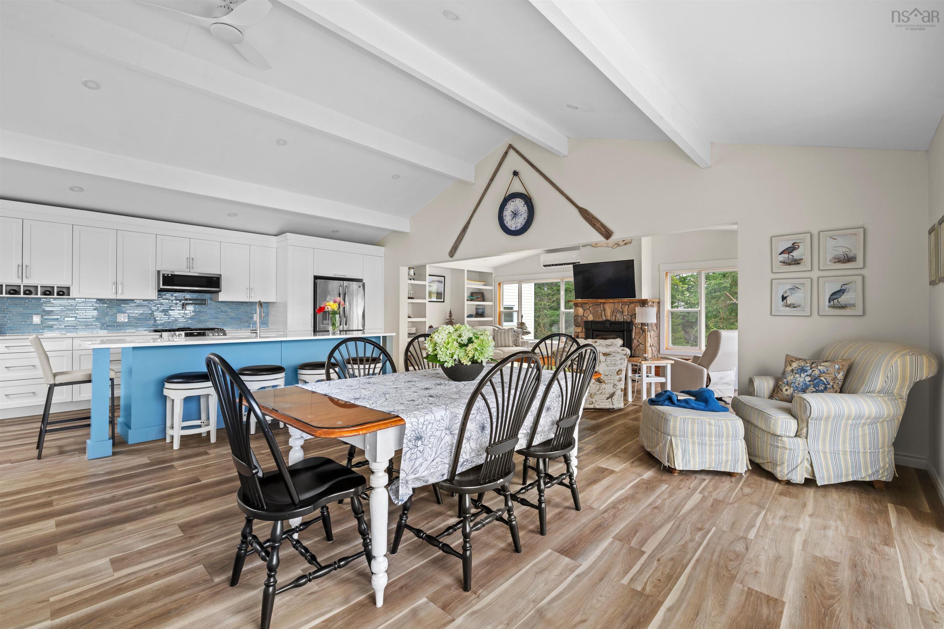 $925,000.00: 42 Goldfinch Lane, Heckmans Island