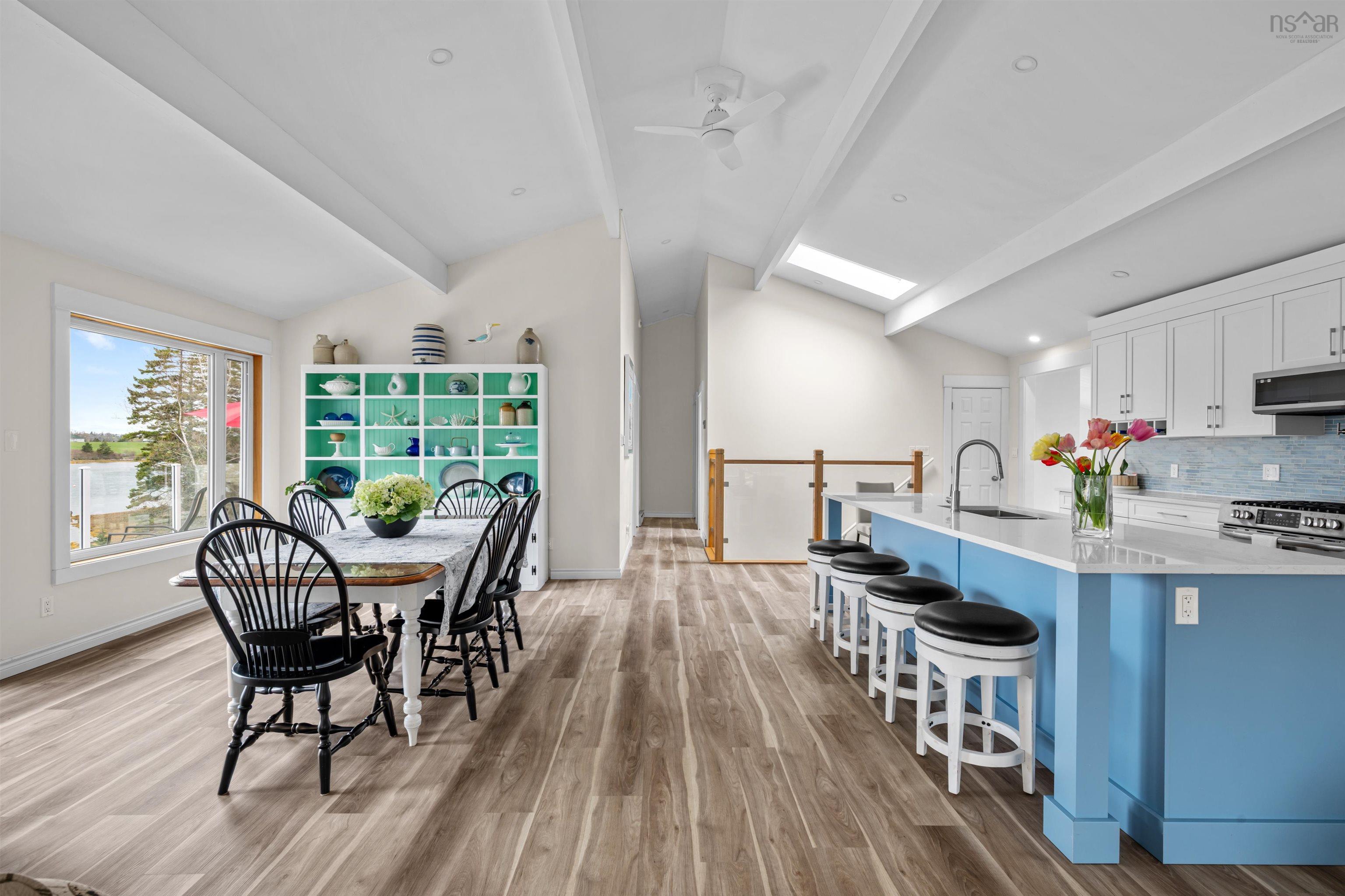 $925,000.00: 42 Goldfinch Lane, Heckmans Island