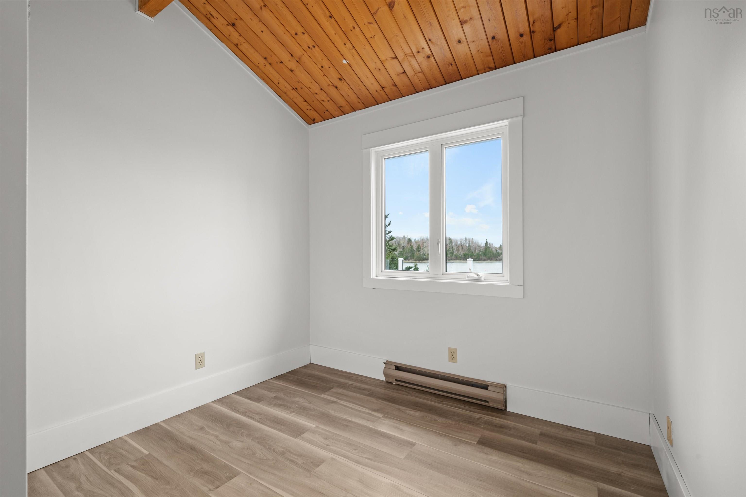 $925,000.00: 42 Goldfinch Lane, Heckmans Island