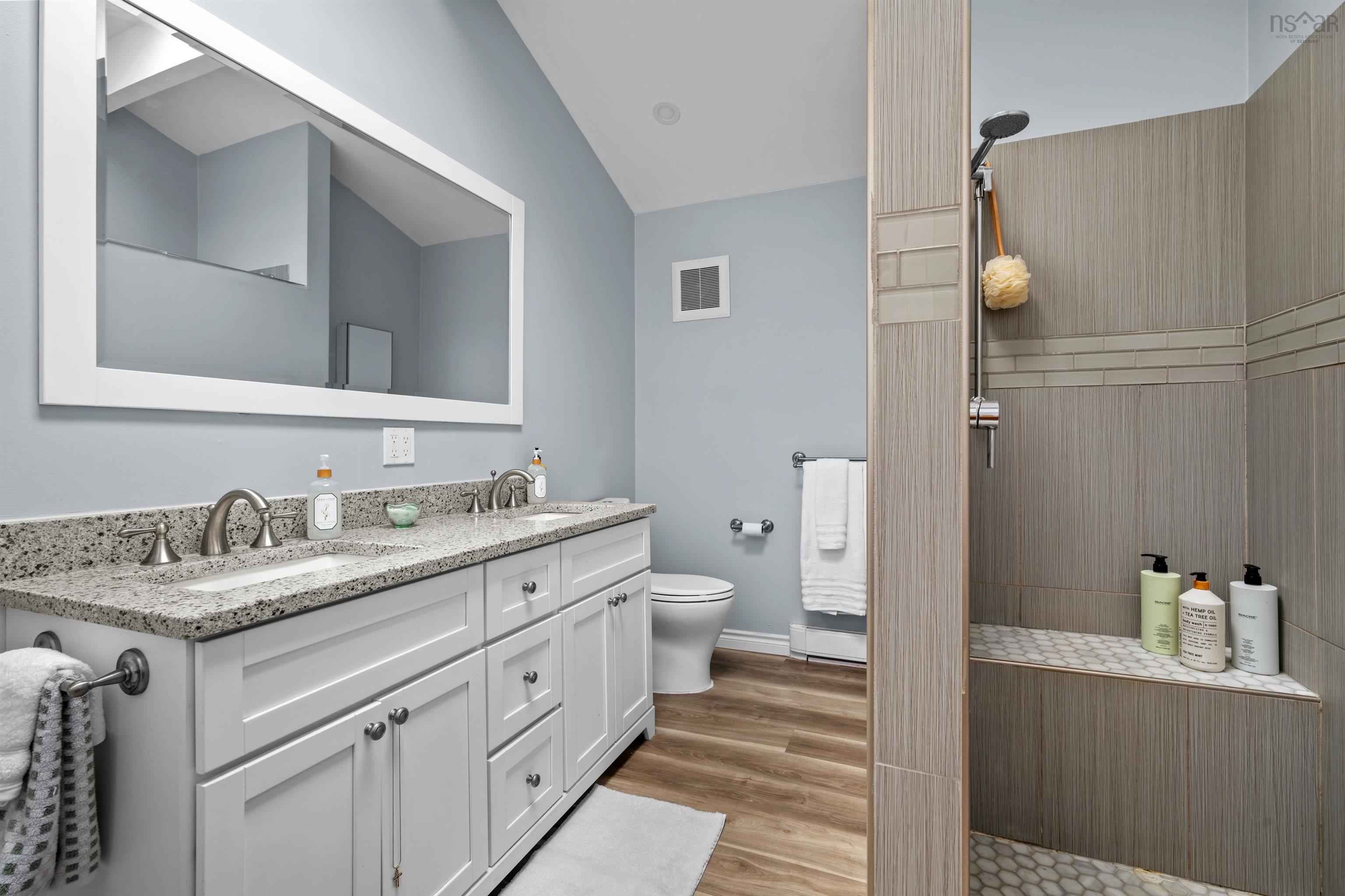 $925,000.00: 42 Goldfinch Lane, Heckmans Island