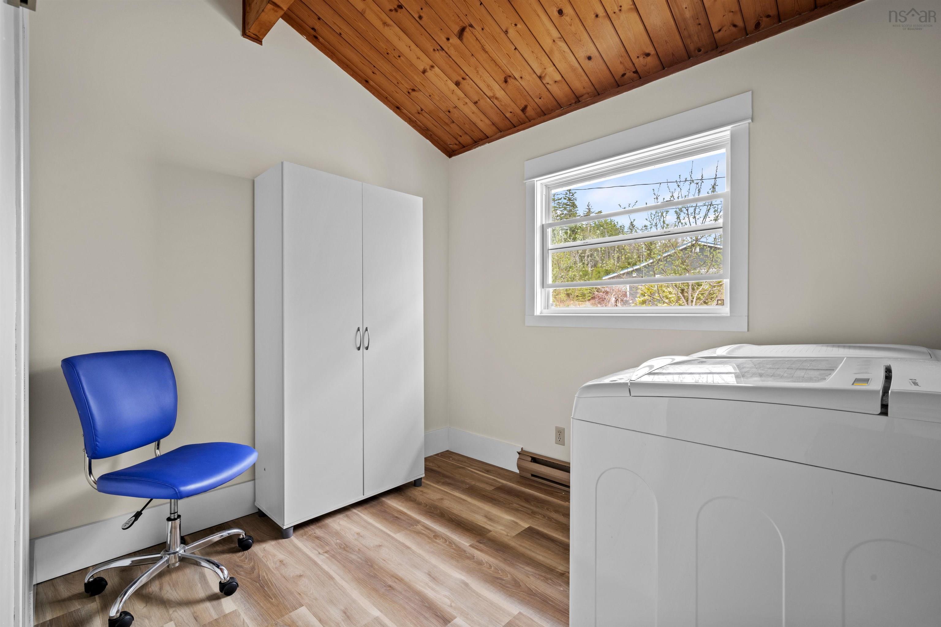 $925,000.00: 42 Goldfinch Lane, Heckmans Island