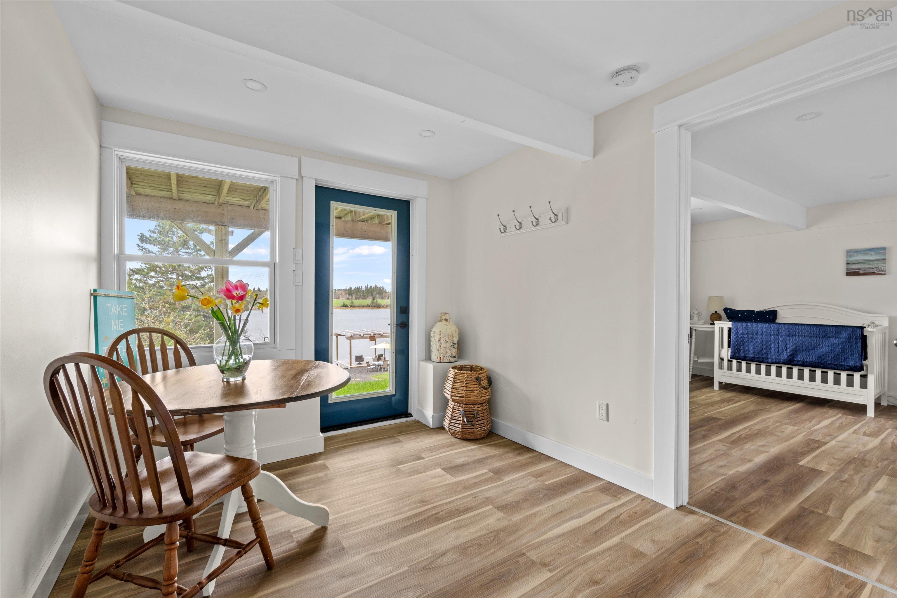 $925,000.00: 42 Goldfinch Lane, Heckmans Island