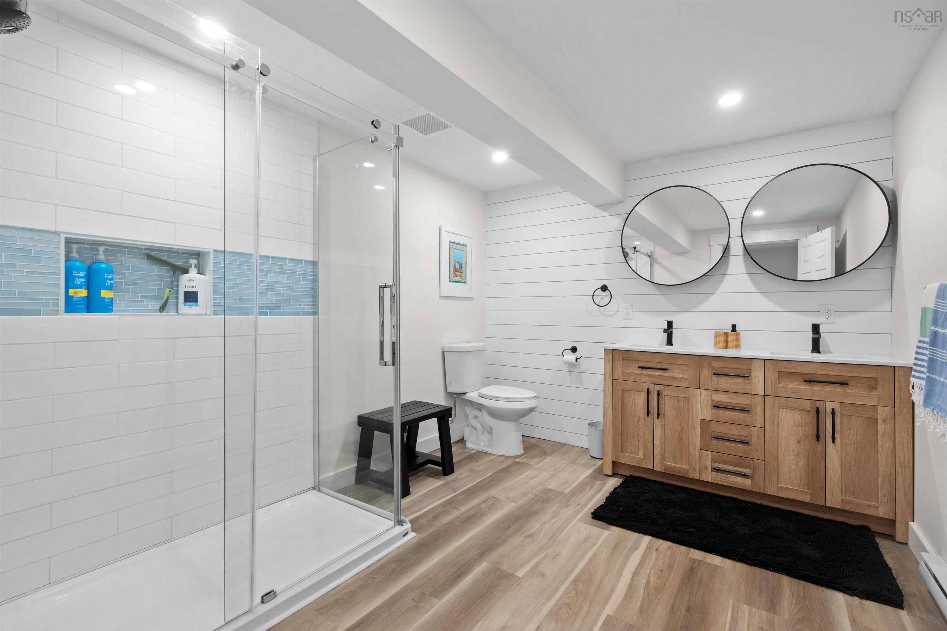 $925,000.00: 42 Goldfinch Lane, Heckmans Island