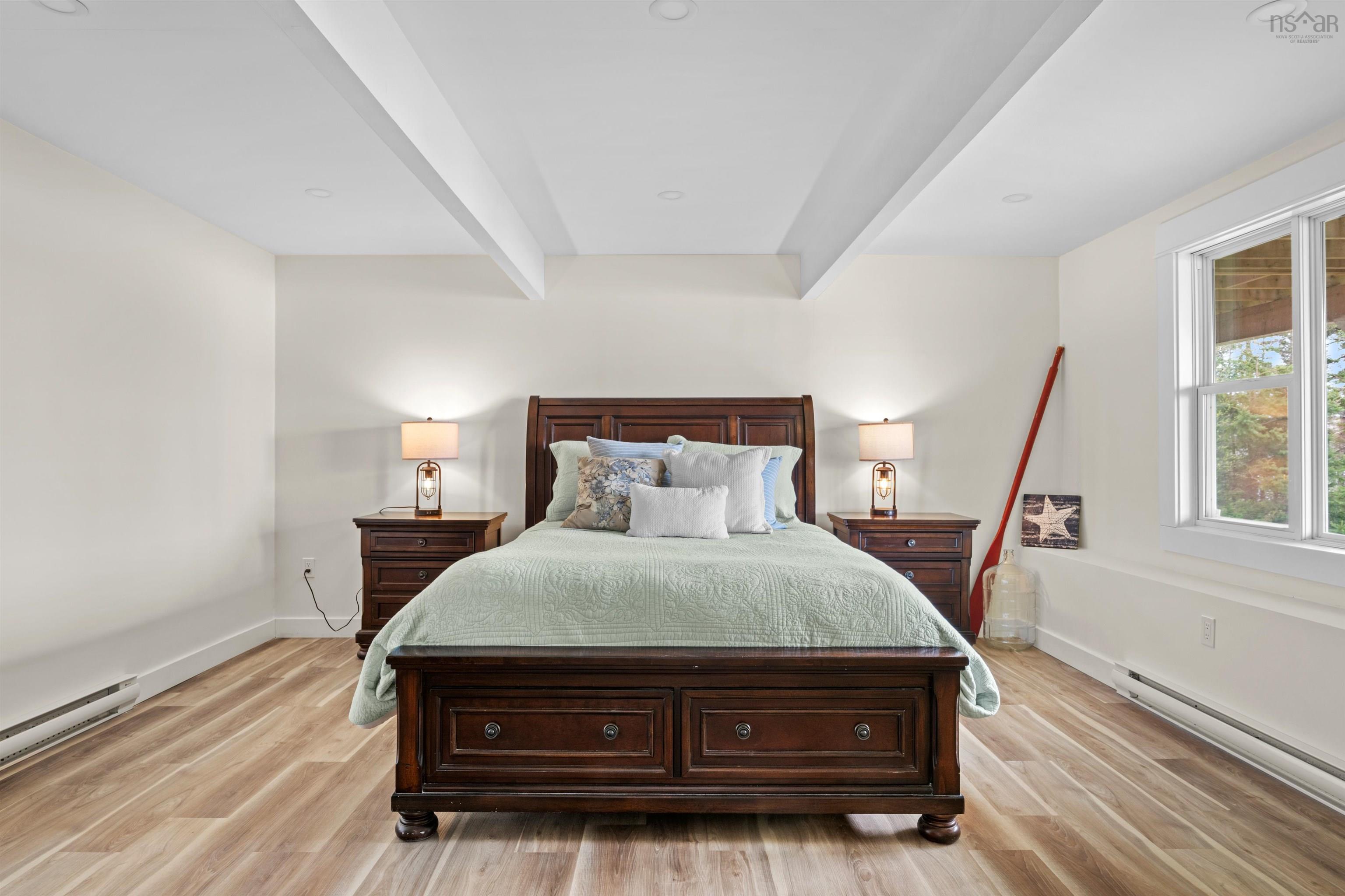 $925,000.00: 42 Goldfinch Lane, Heckmans Island