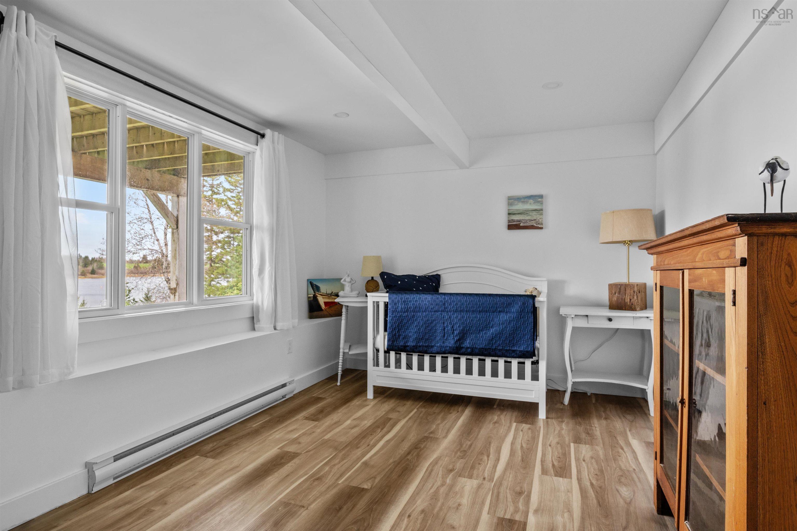 $925,000.00: 42 Goldfinch Lane, Heckmans Island