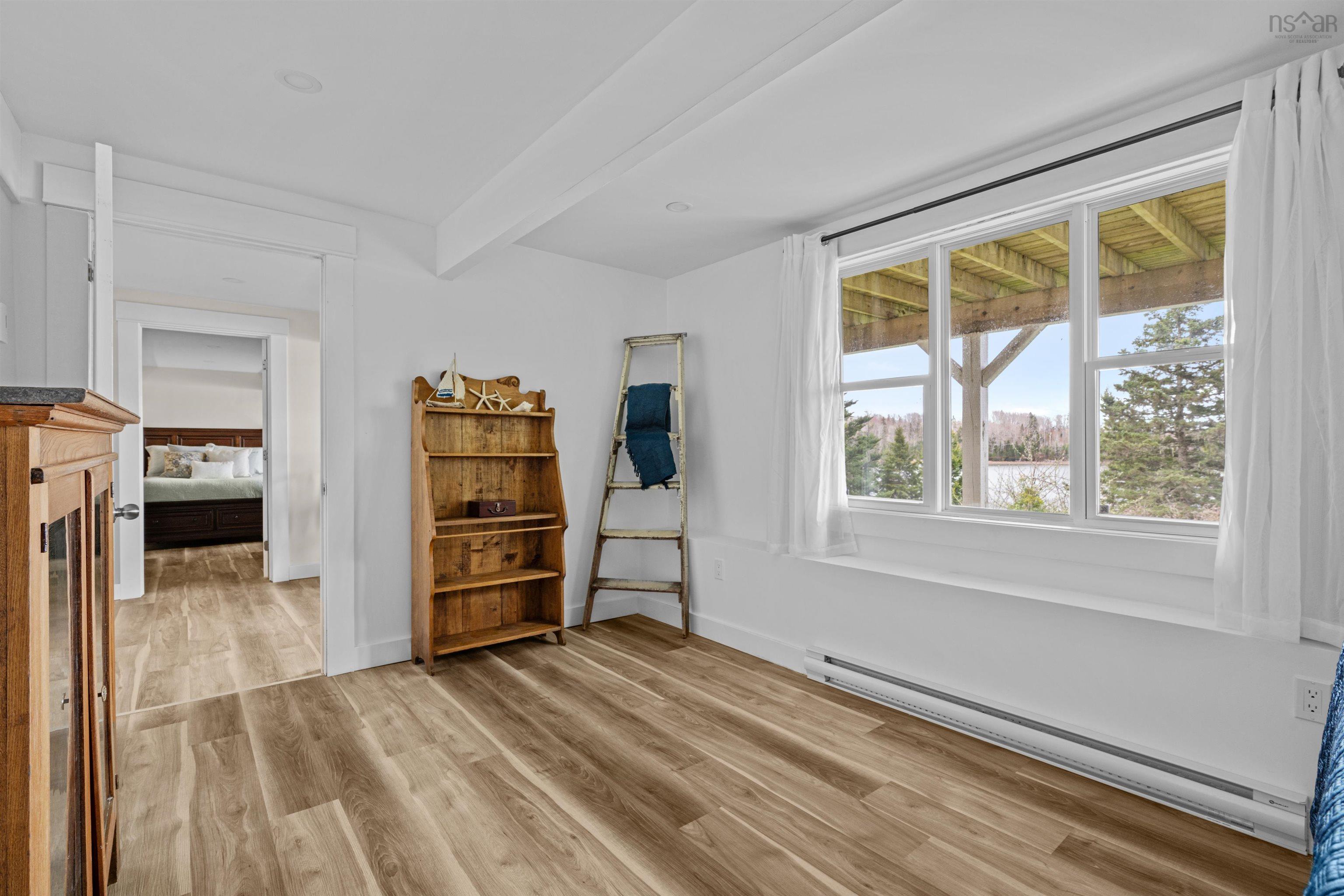 $925,000.00: 42 Goldfinch Lane, Heckmans Island