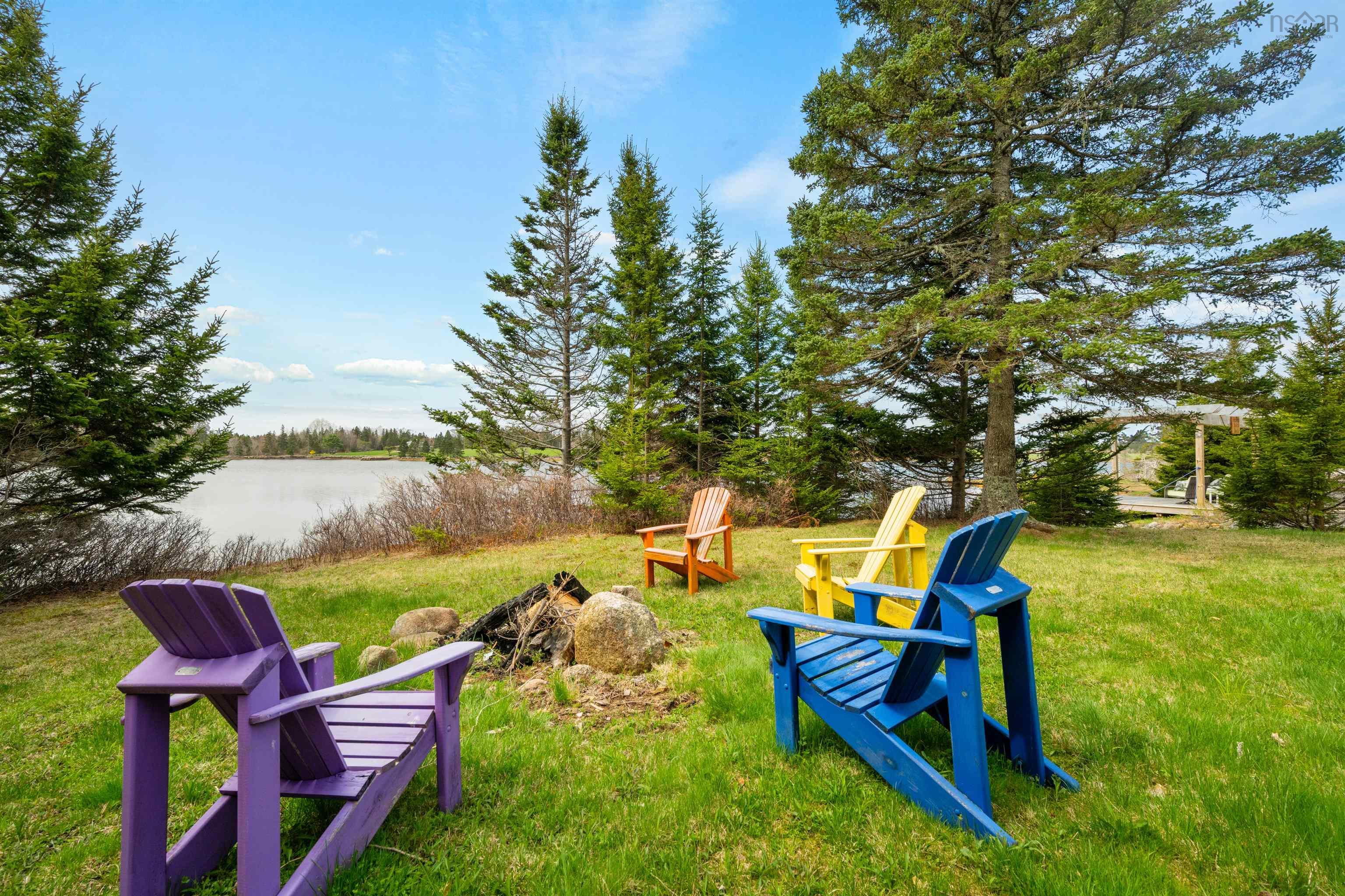 $925,000.00: 42 Goldfinch Lane, Heckmans Island