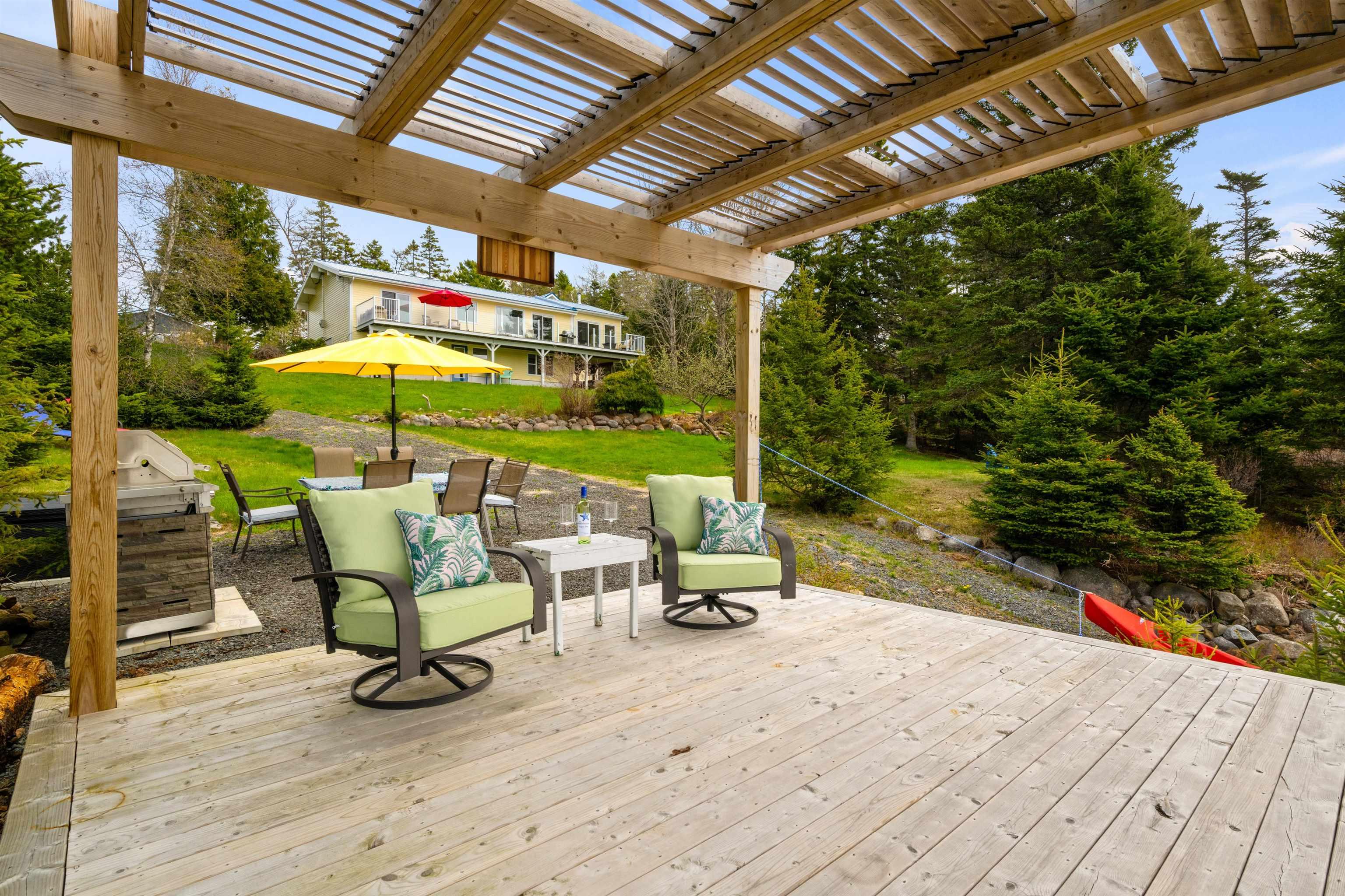 $925,000.00: 42 Goldfinch Lane, Heckmans Island