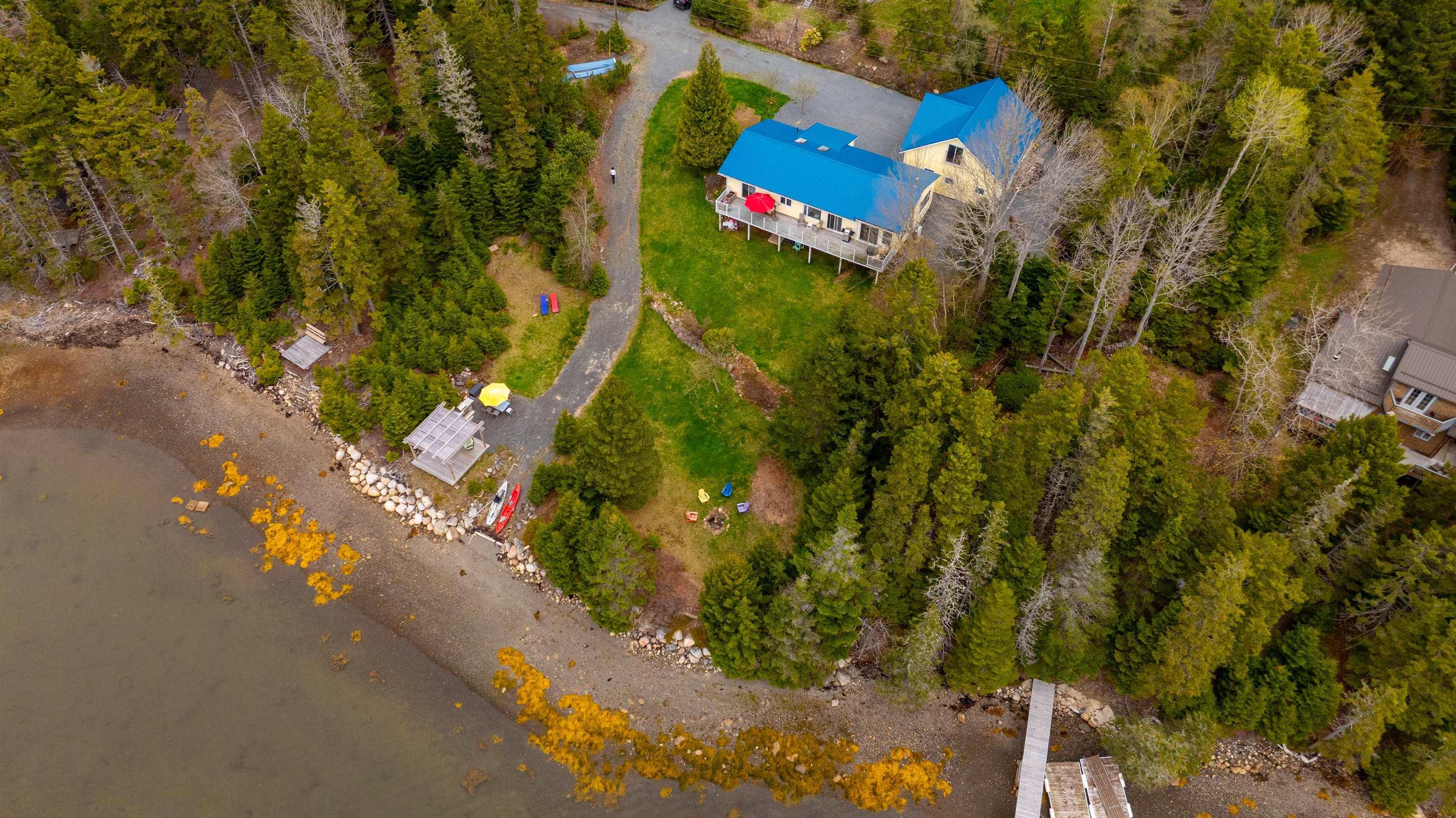 $925,000.00: 42 Goldfinch Lane, Heckmans Island