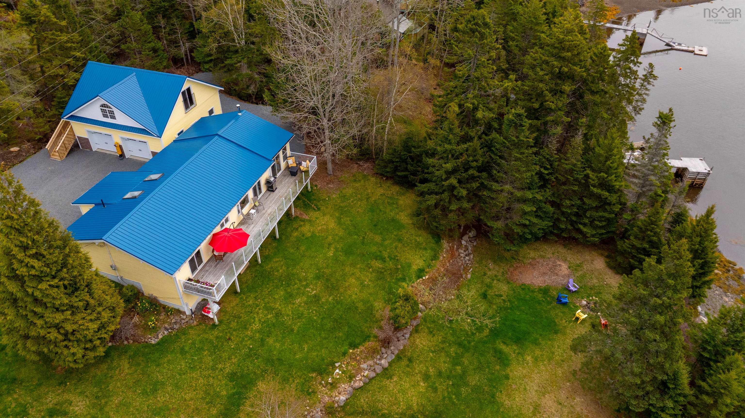 $925,000.00: 42 Goldfinch Lane, Heckmans Island