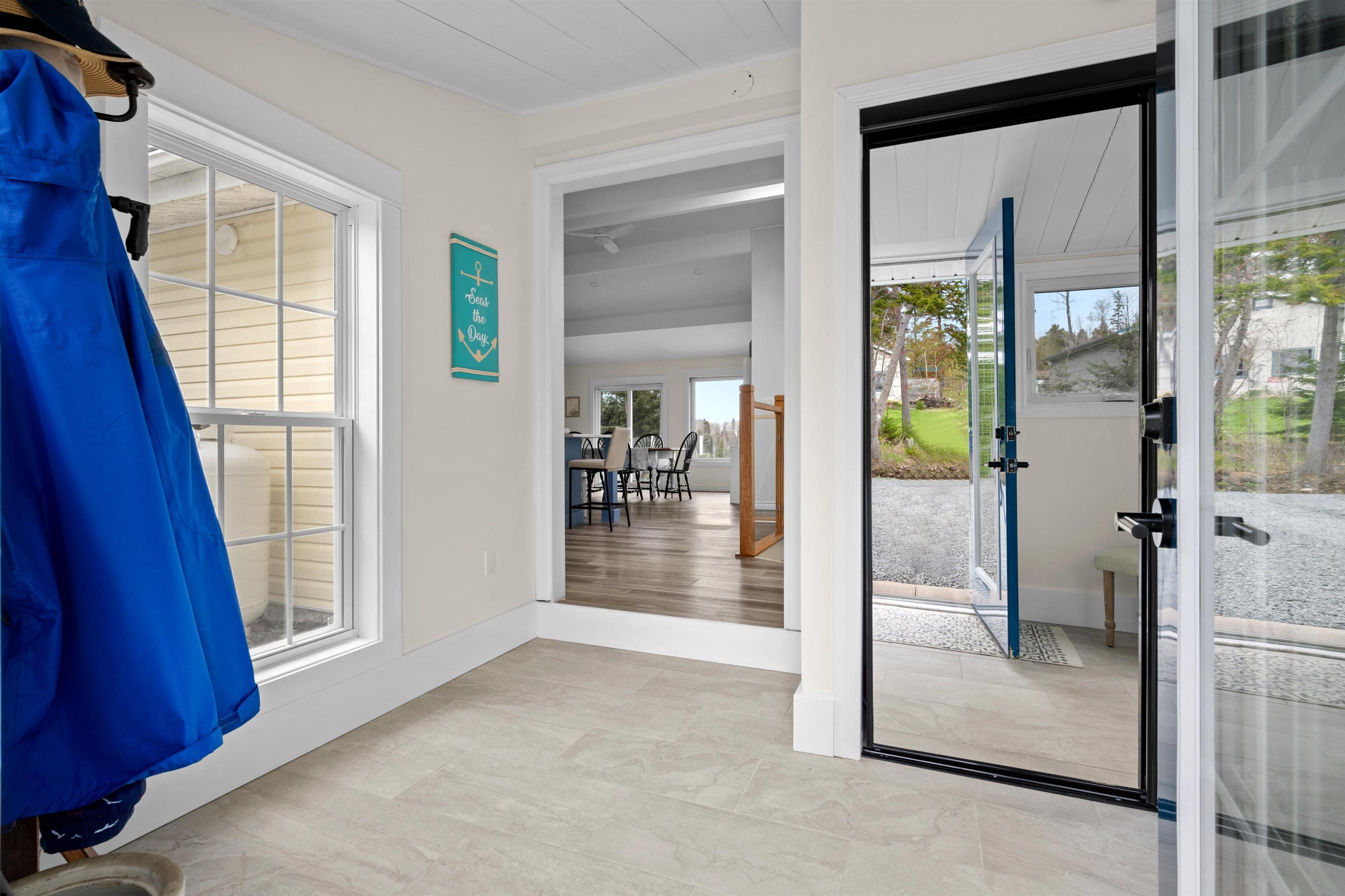 $925,000.00: 42 Goldfinch Lane, Heckmans Island