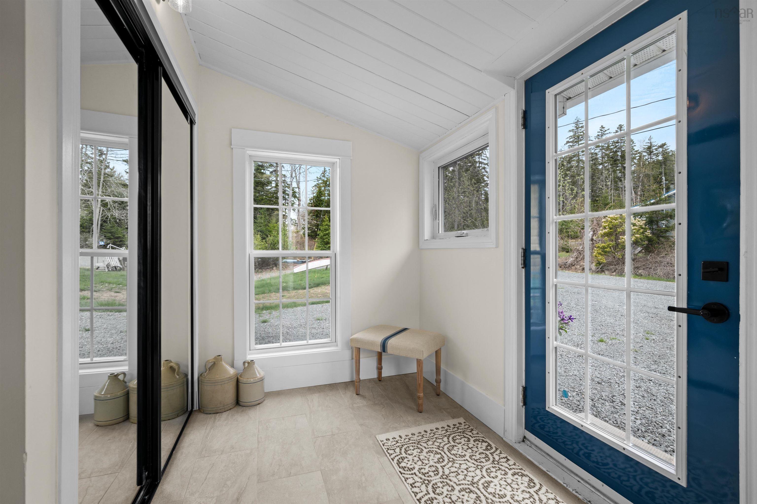 $925,000.00: 42 Goldfinch Lane, Heckmans Island