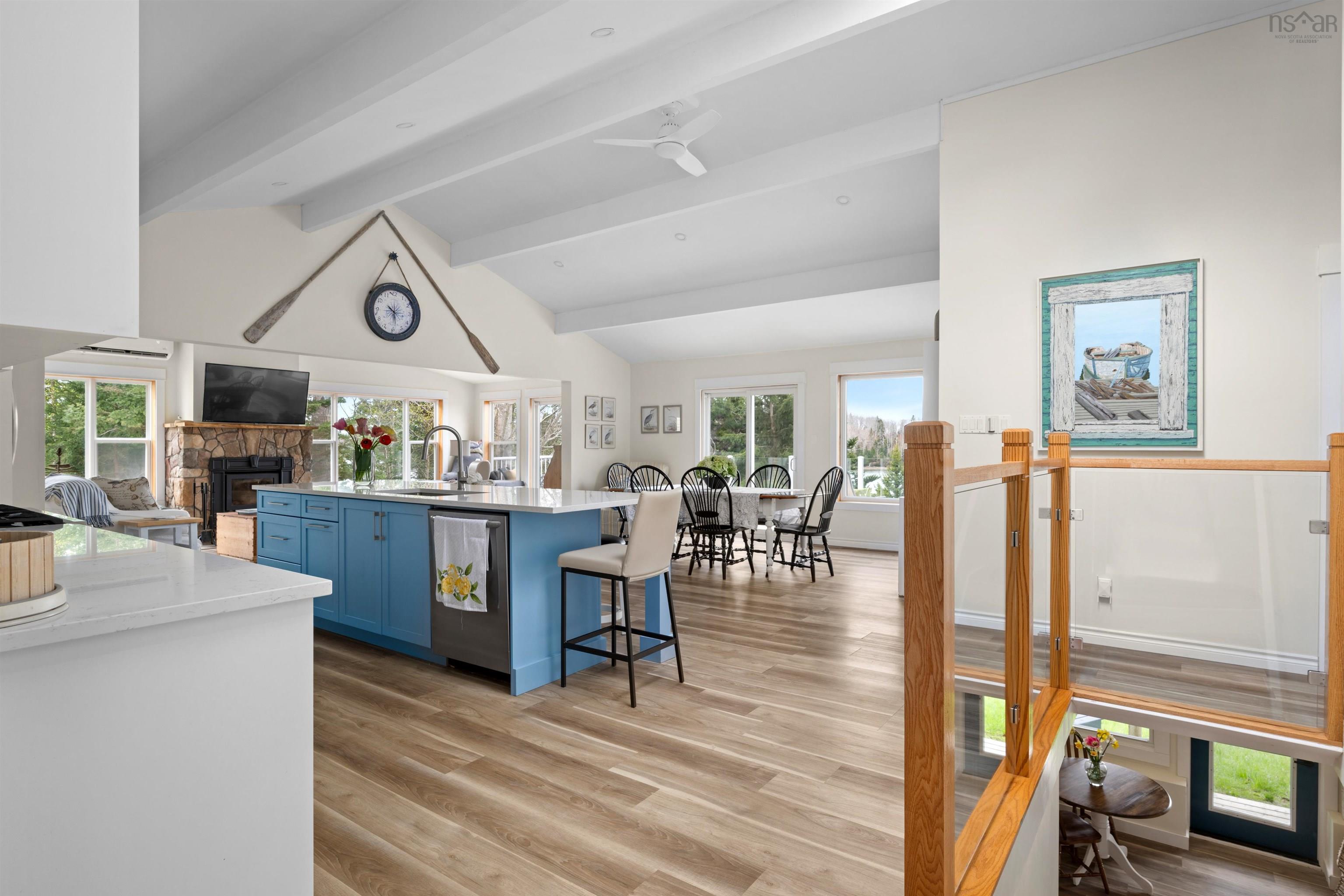 $925,000.00: 42 Goldfinch Lane, Heckmans Island