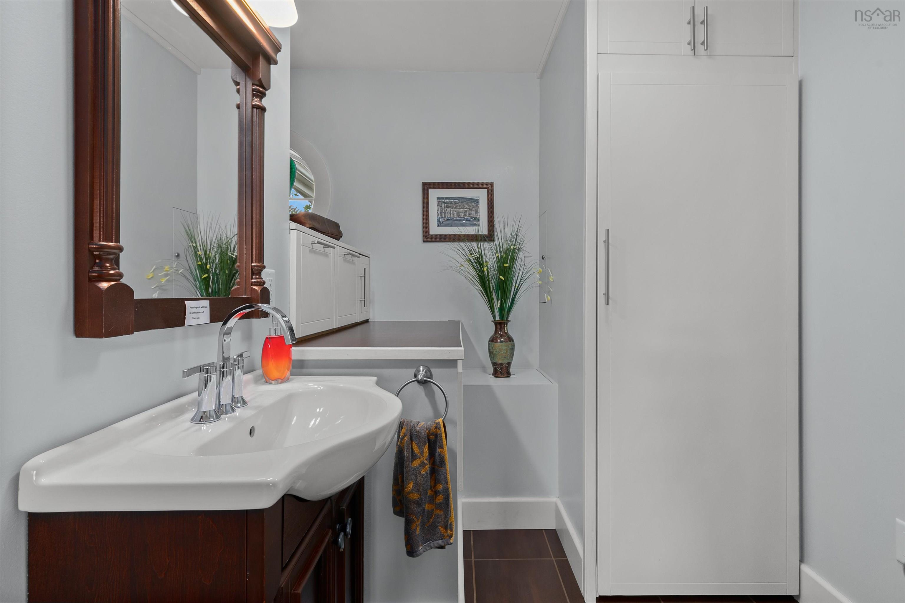 $1,435,000.00: 54 Bayview Drive, Hackett